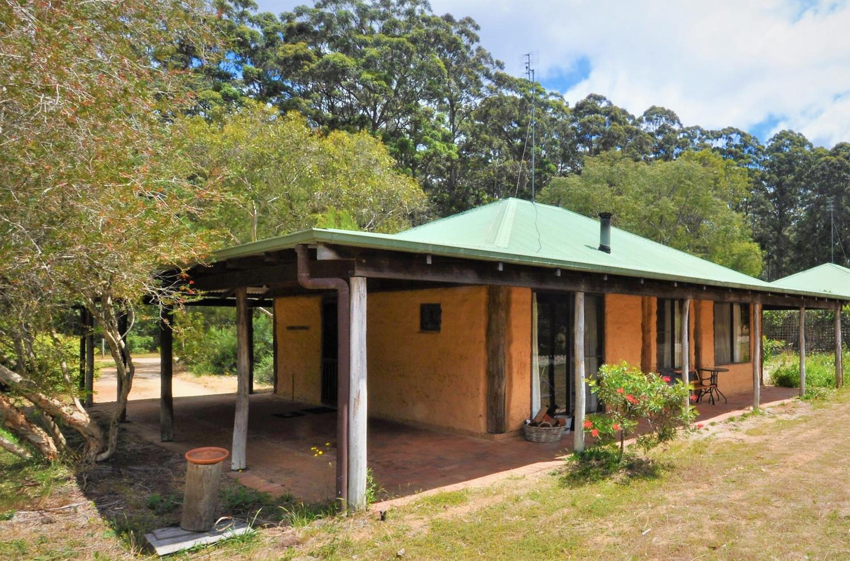 Mudbrick Cottage - Four photo 3