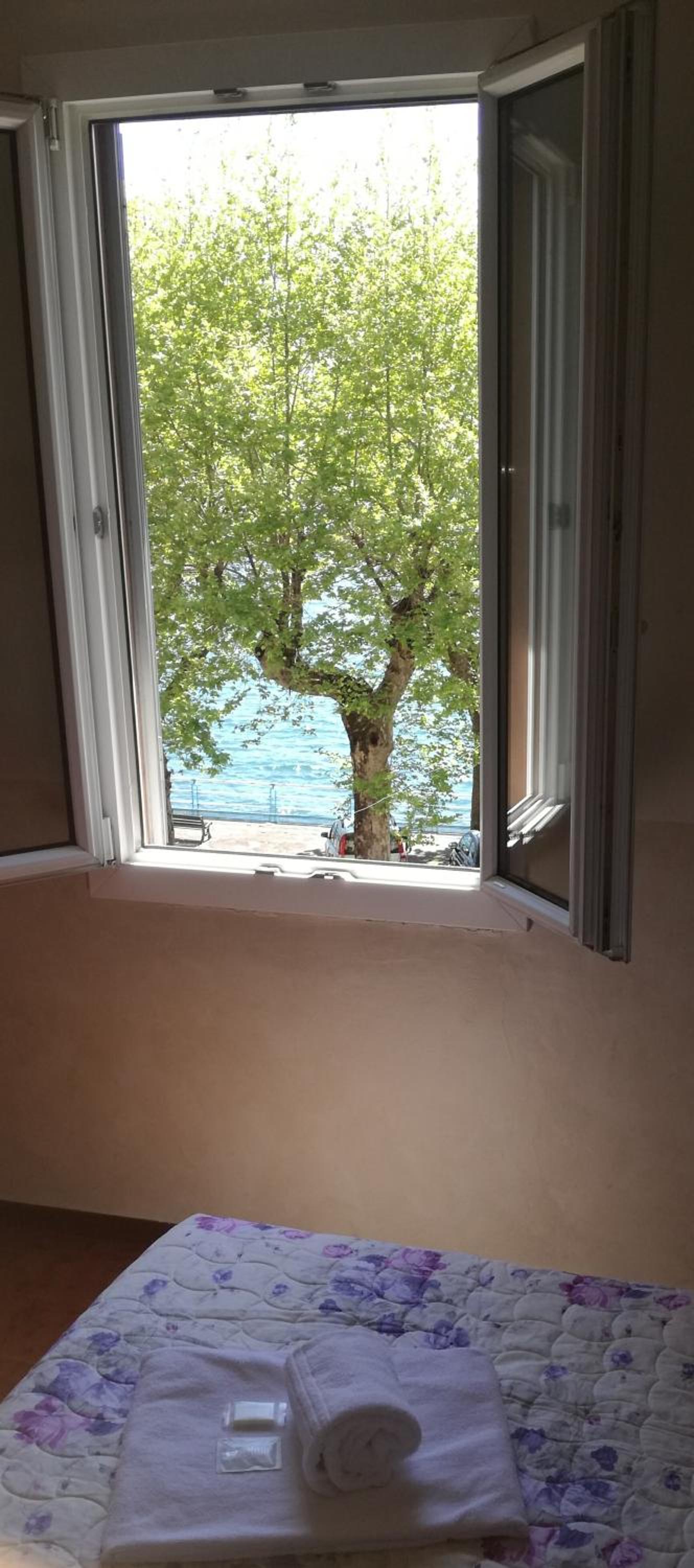 Double Room with Lake View - Photo 6
