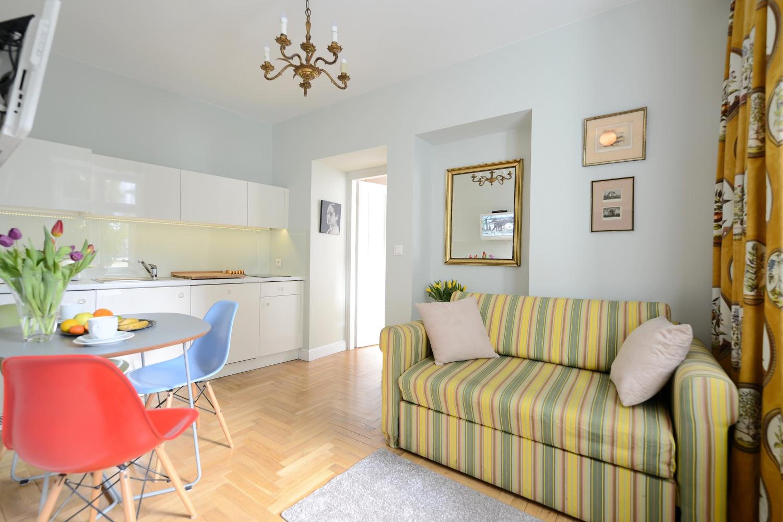 Deluxe with Courtyard View