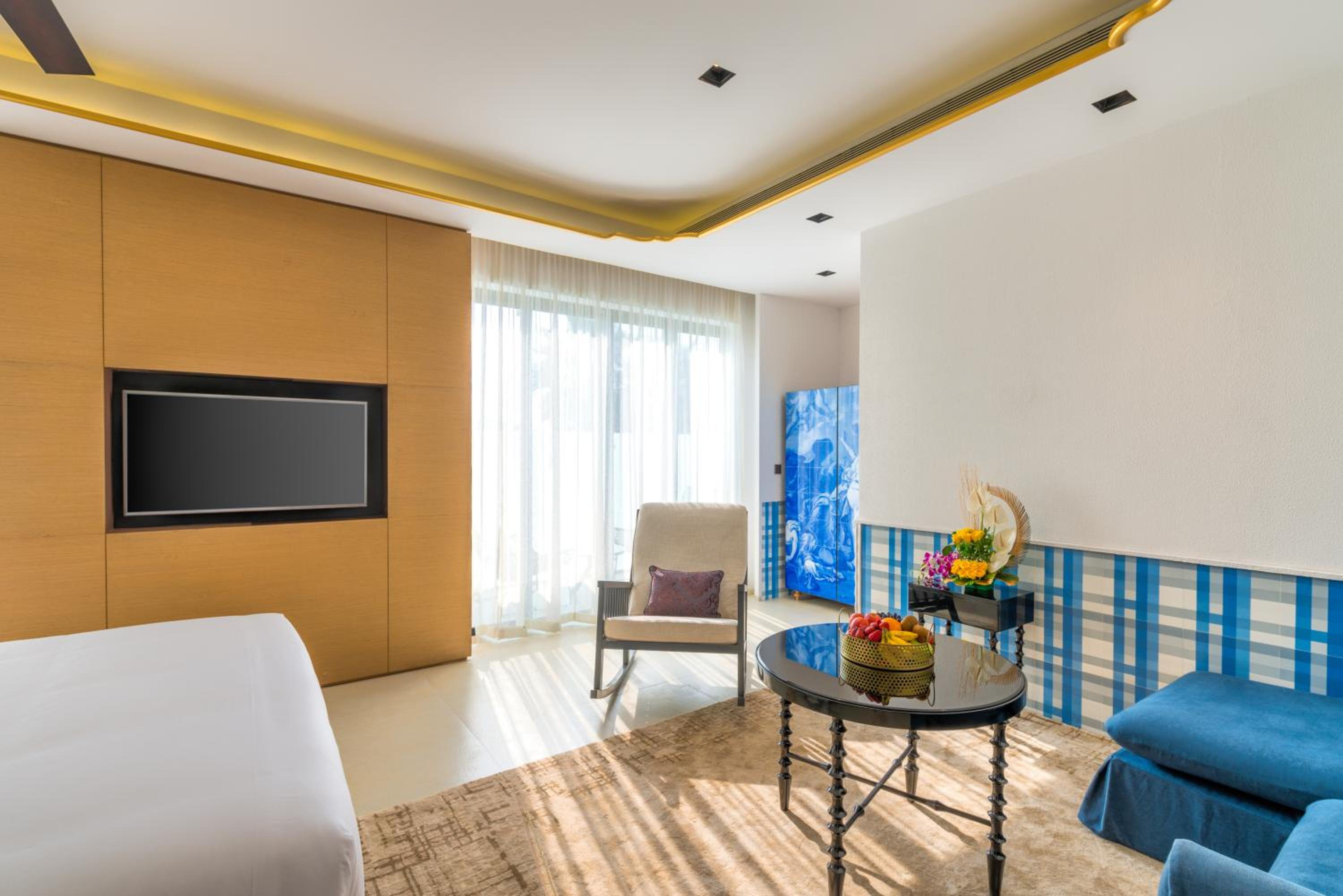 Premium Balcony Room King Bed - INR 2000 Meal Credit per stay, 20% discount on Spa & Laundry - Photo 1