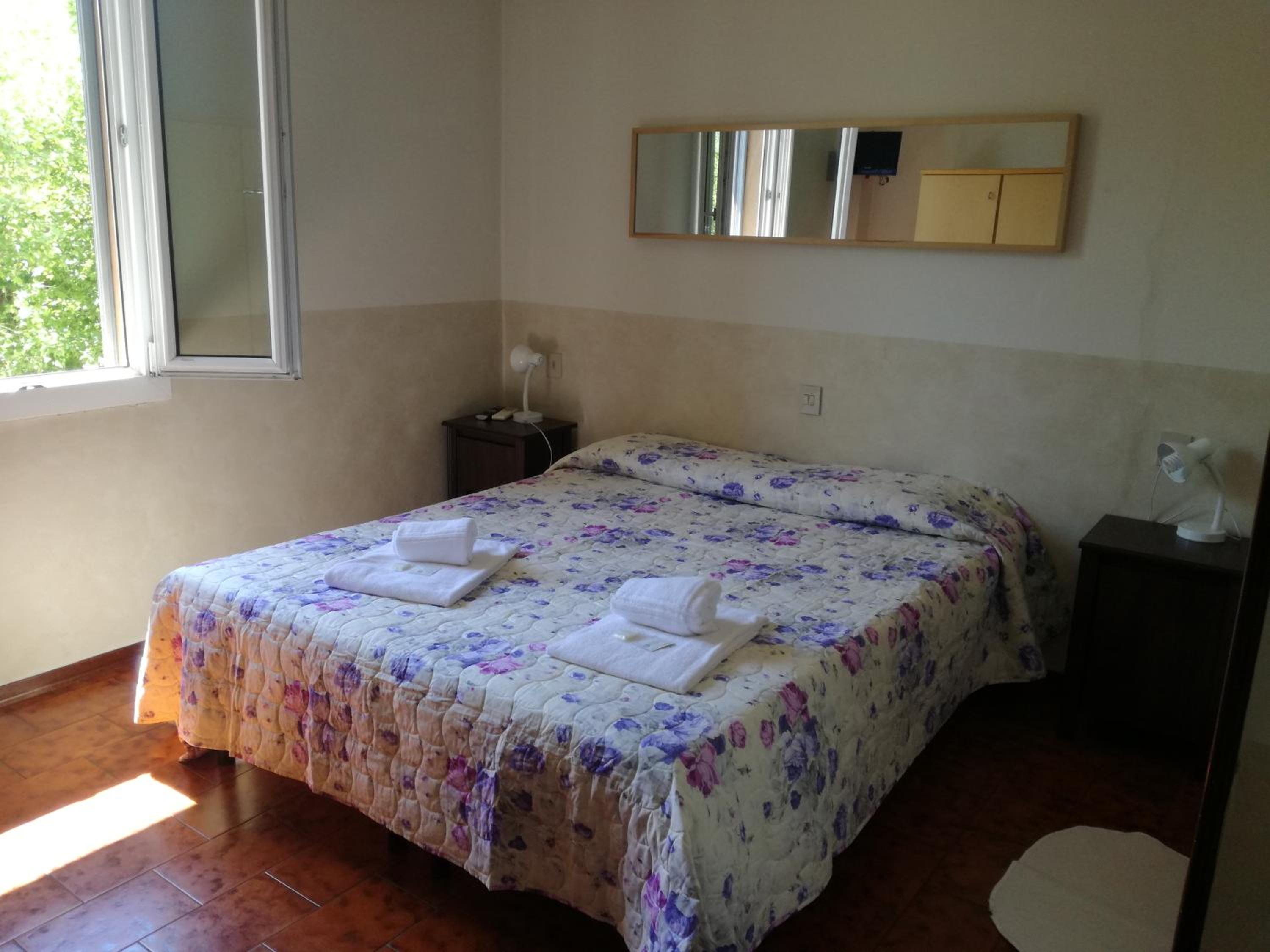 Double Room with Lake View - Photo 5