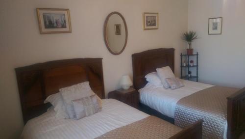Large Twin Room - Photo 4