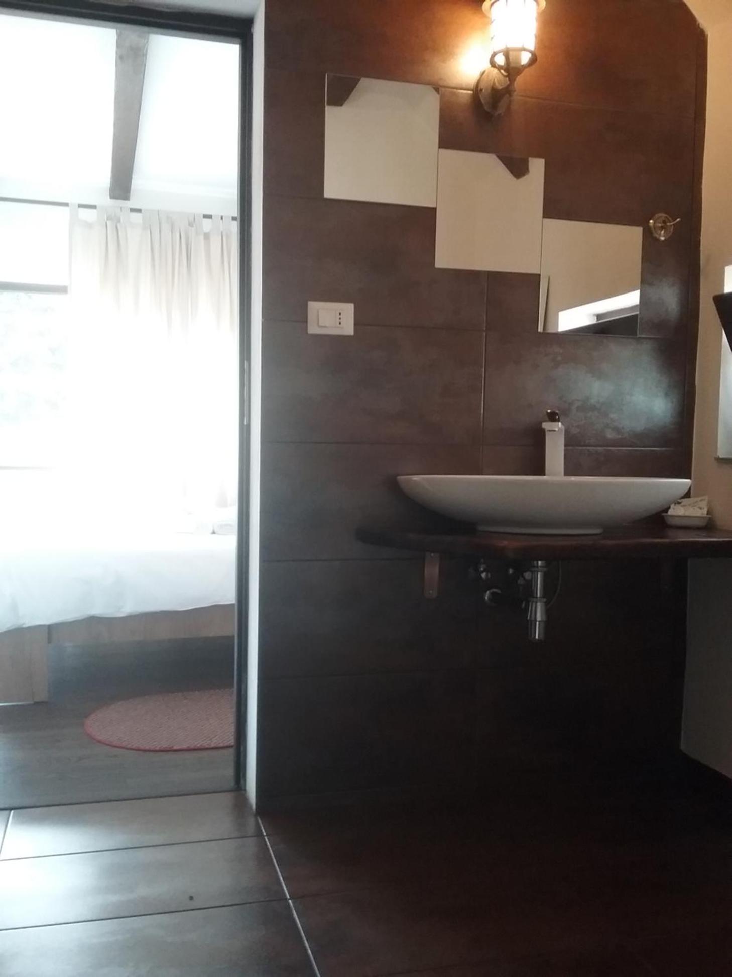 Double Room with Private Bathroom - Photo 7