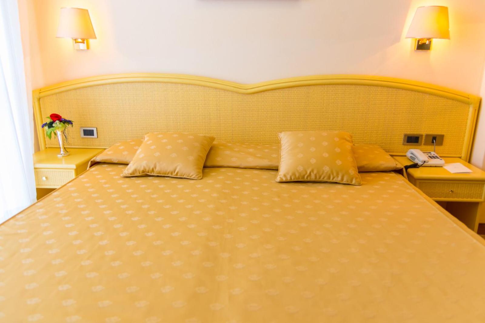 Double or Twin Room with Side Sea View photo 3
