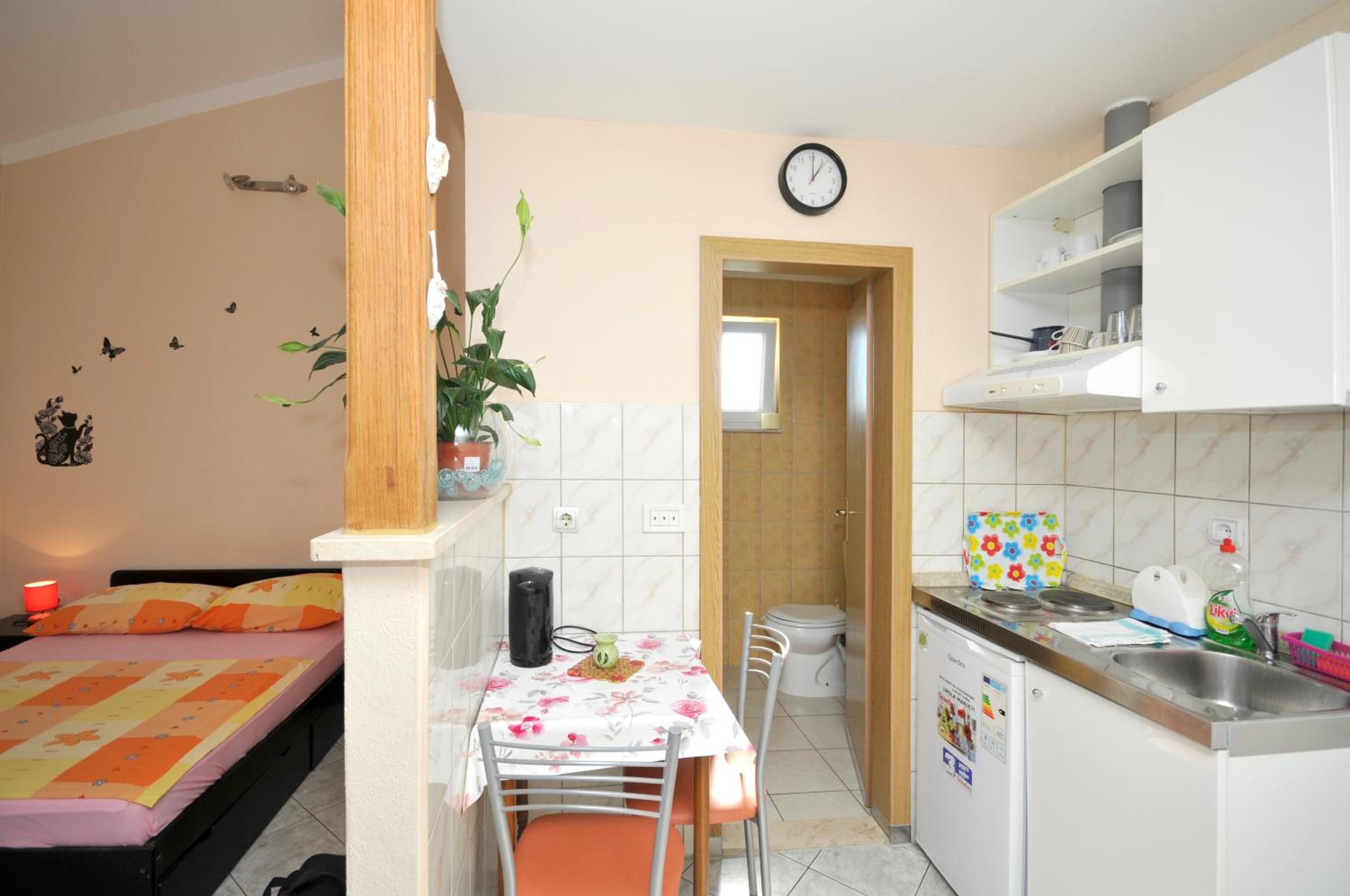 Studio Apartment