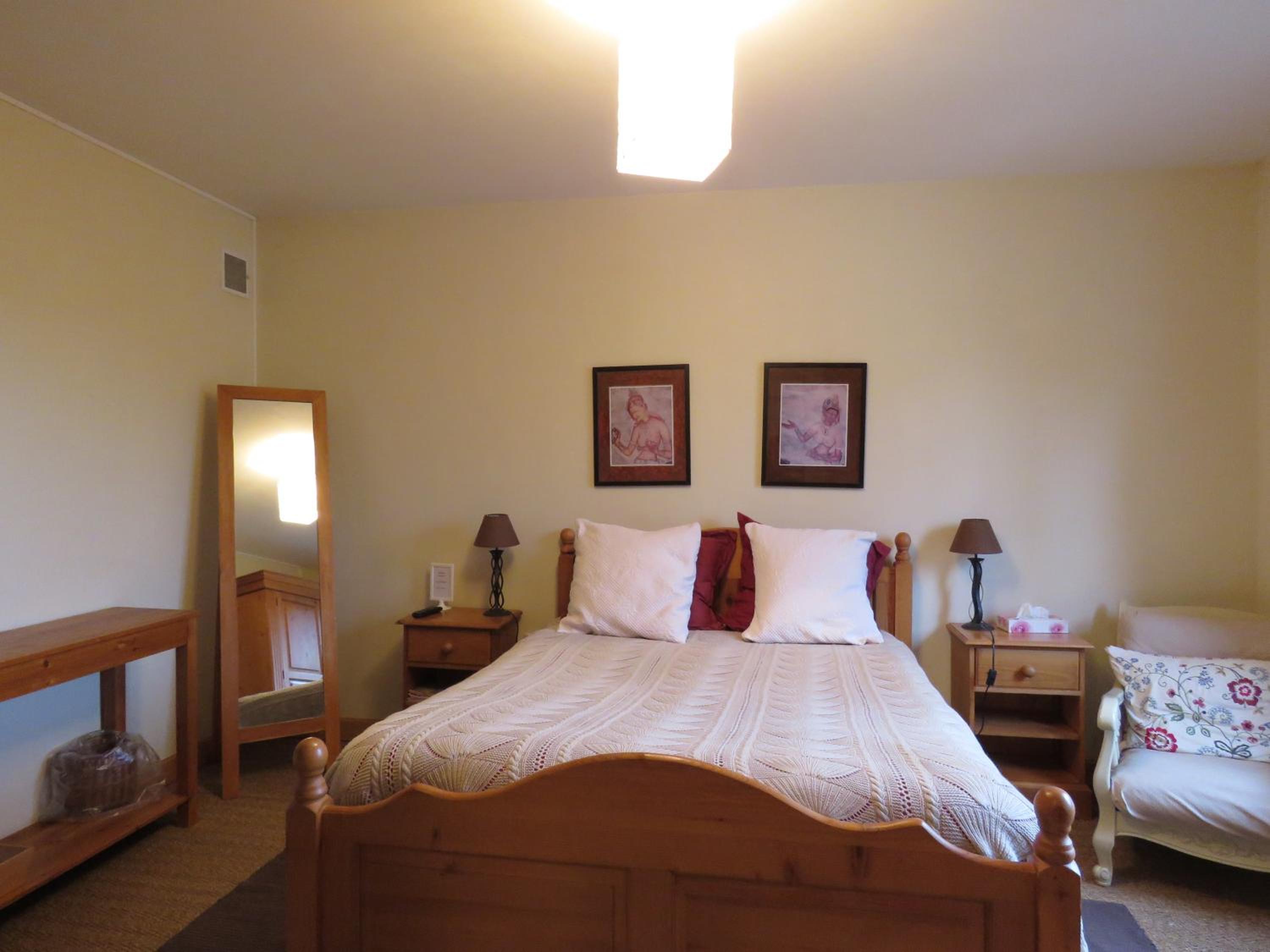 Double Room - Photo 5
