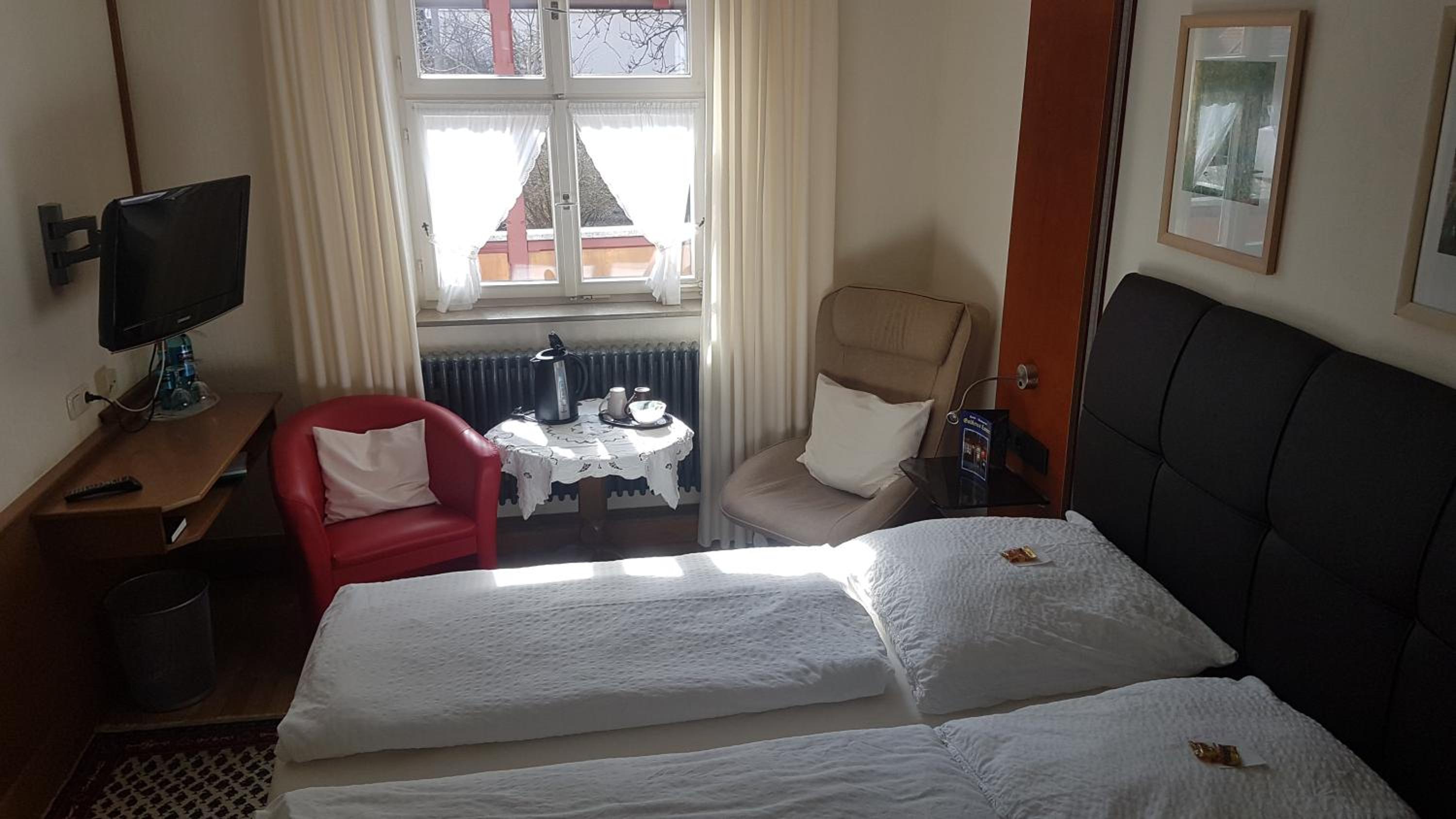 Standard Double Room - Photo 8