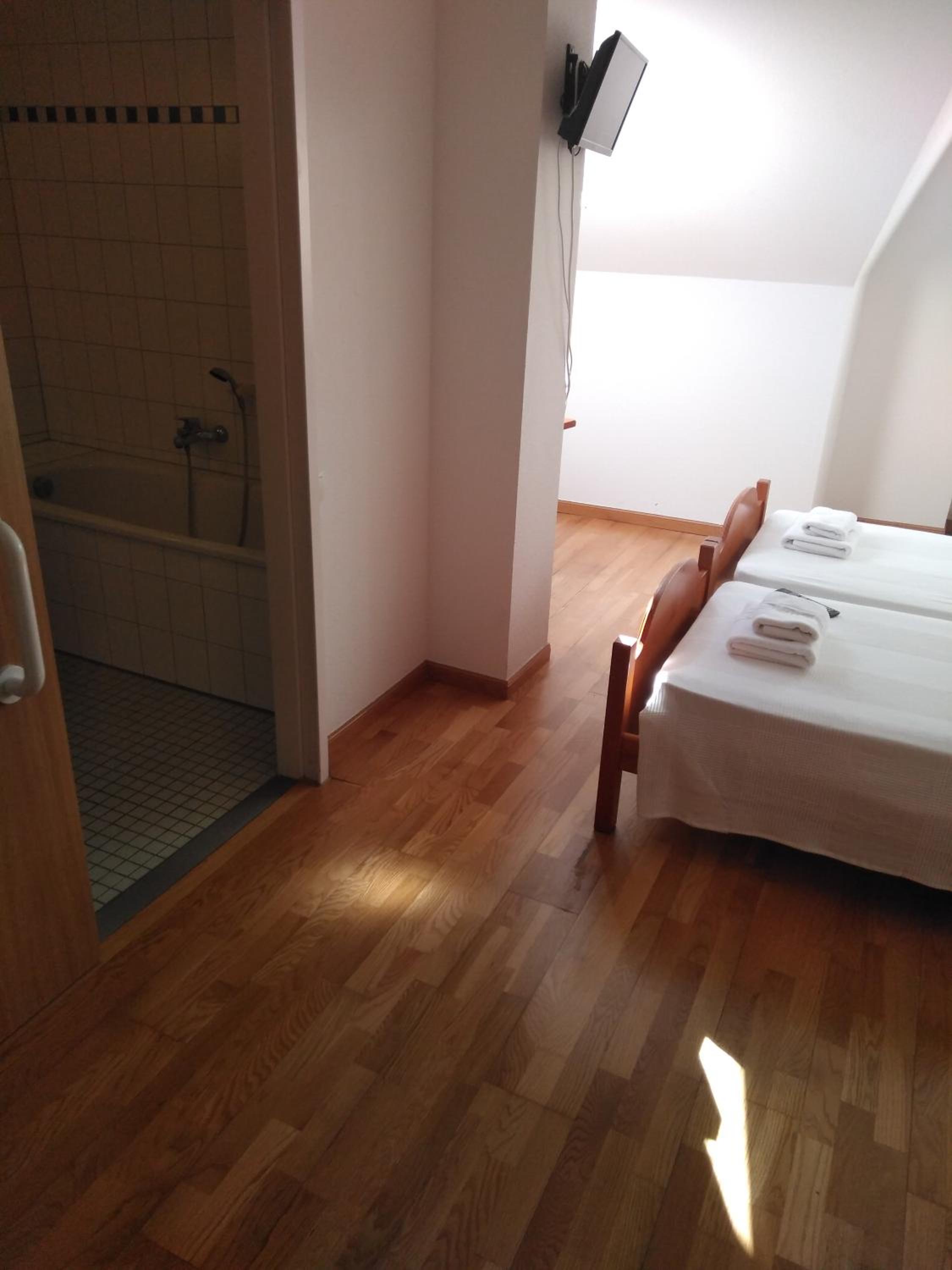 Twin Room - Disability Access photo 2