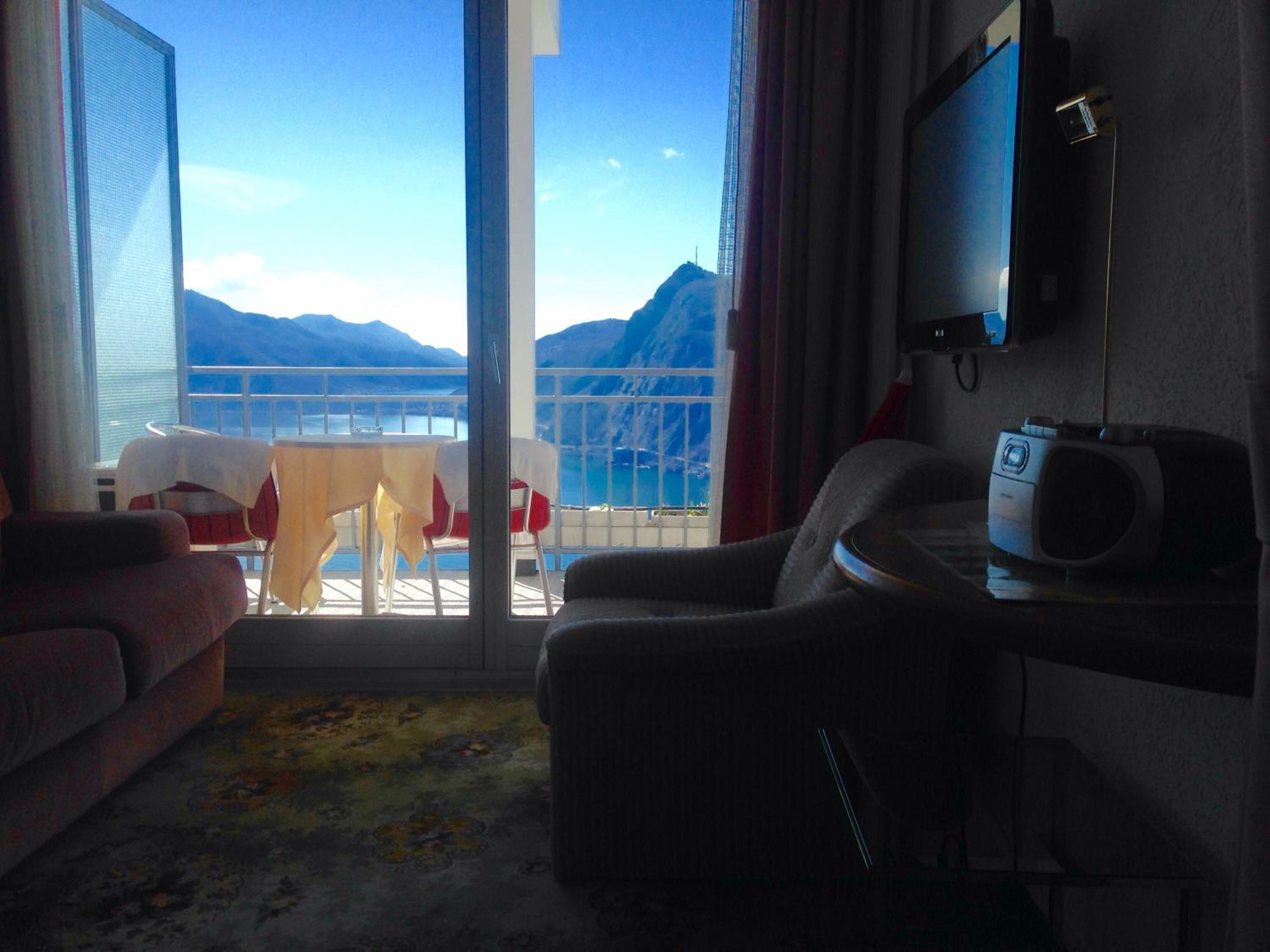 Single Room with Lake View and Balcony photo 2