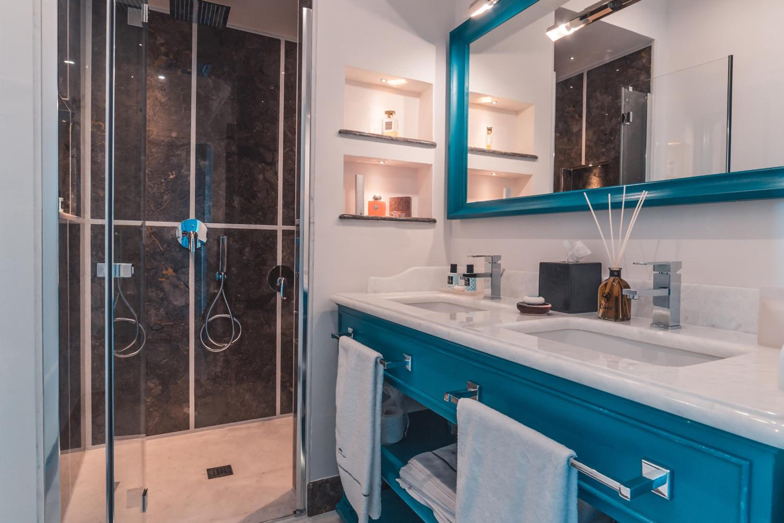 Deluxe Double or Twin Room with Sea View - Photo 7
