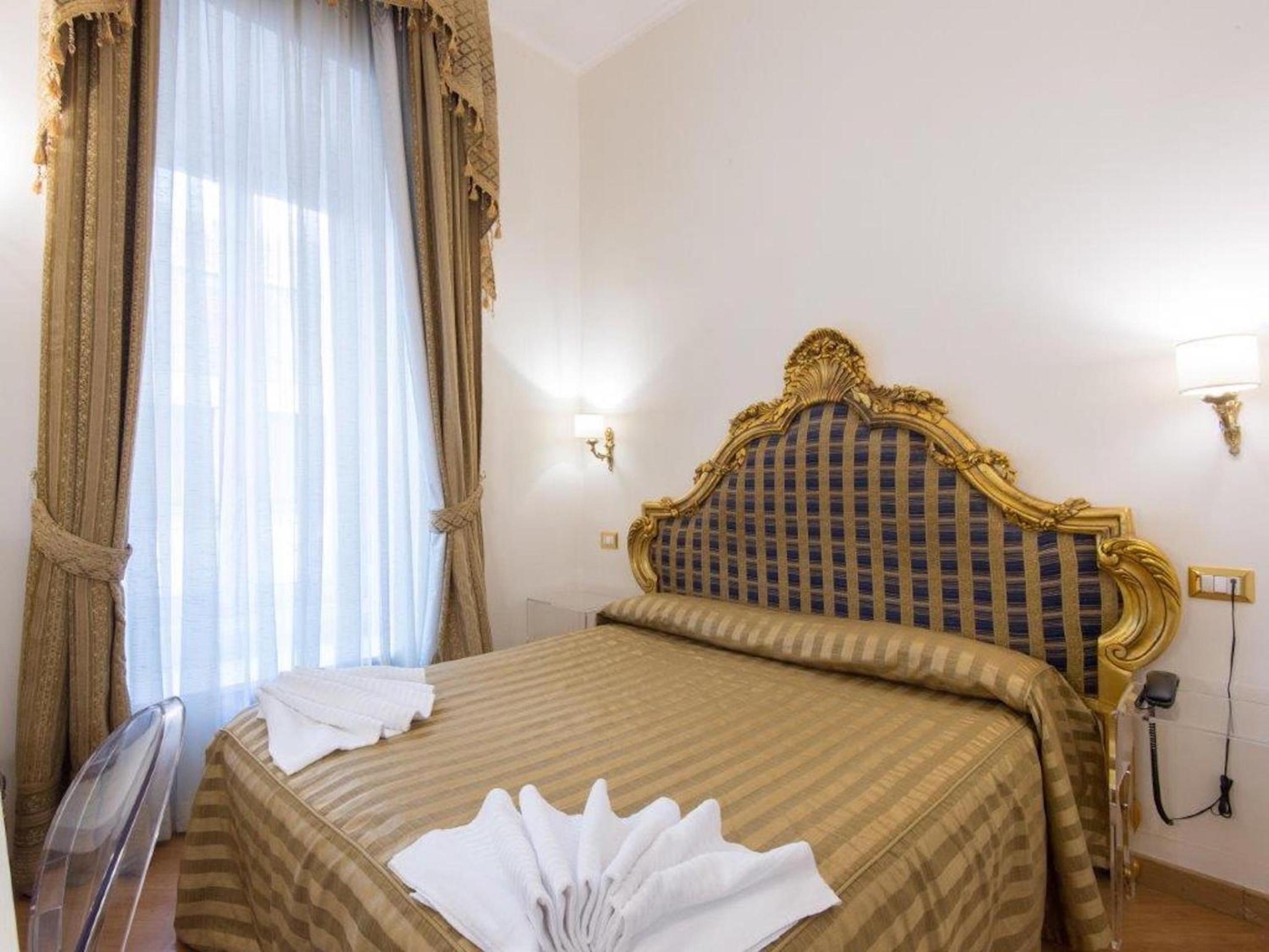 Small Double Room photo 1