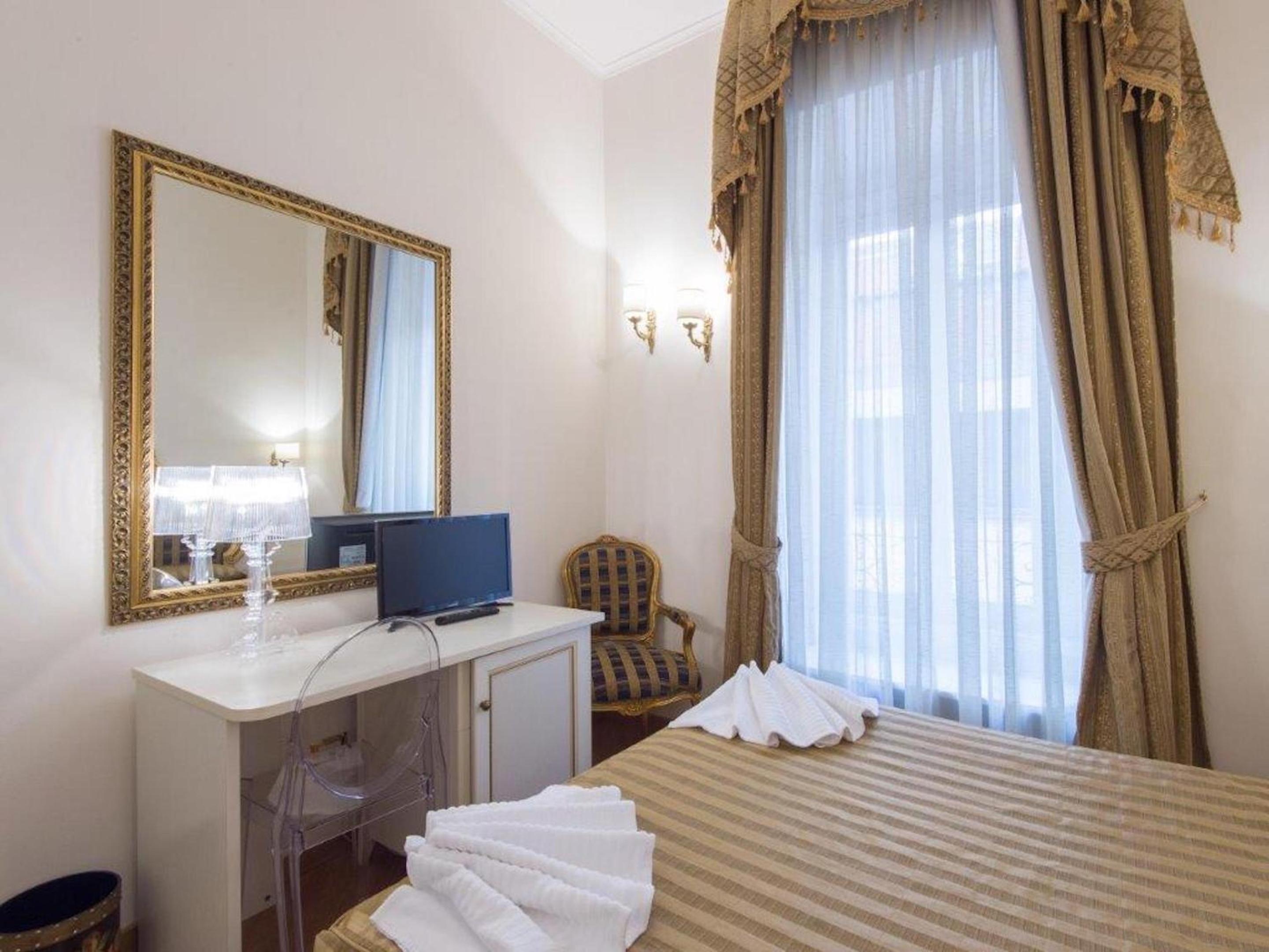 Small Double Room photo 3