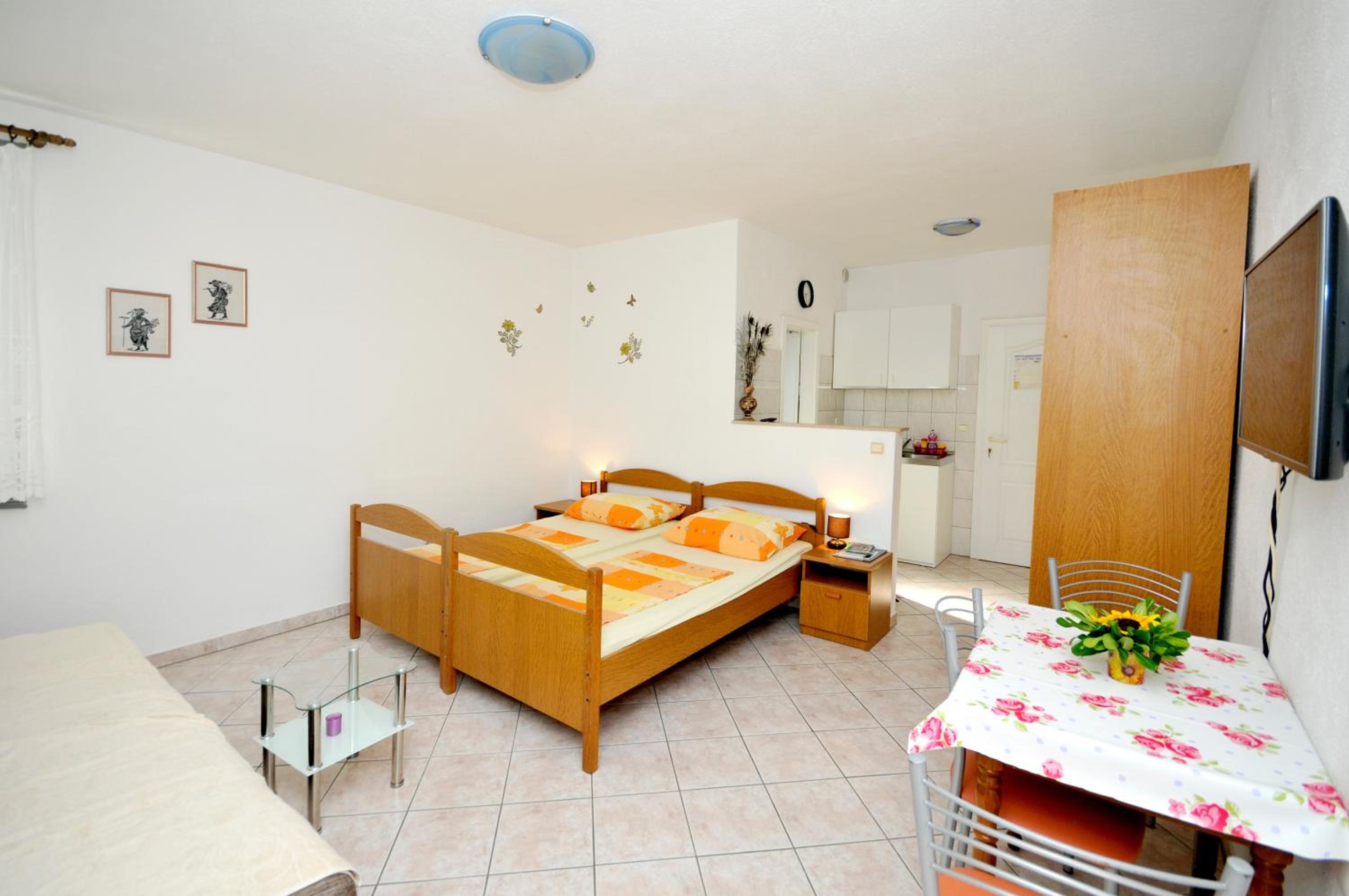Studio Apartment