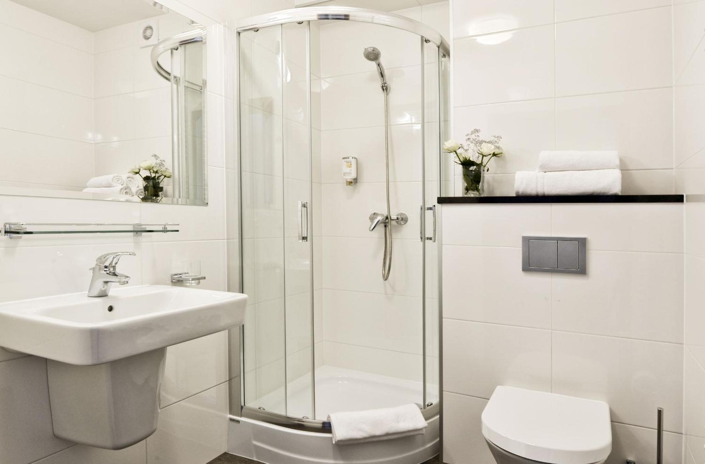 Standard Double or Twin Room - Photo 2