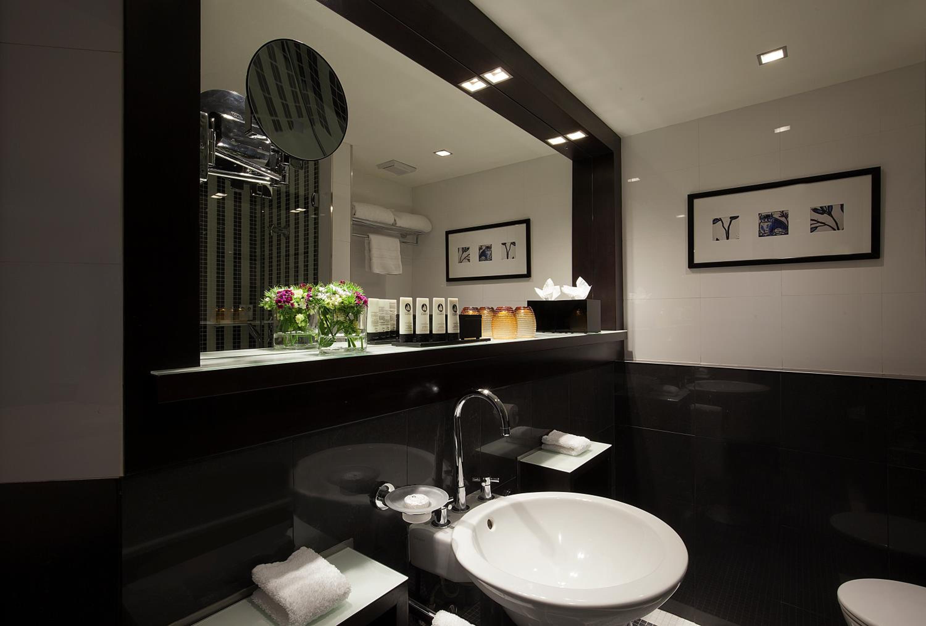 Superior Double Room with King-size Bed - Photo 12
