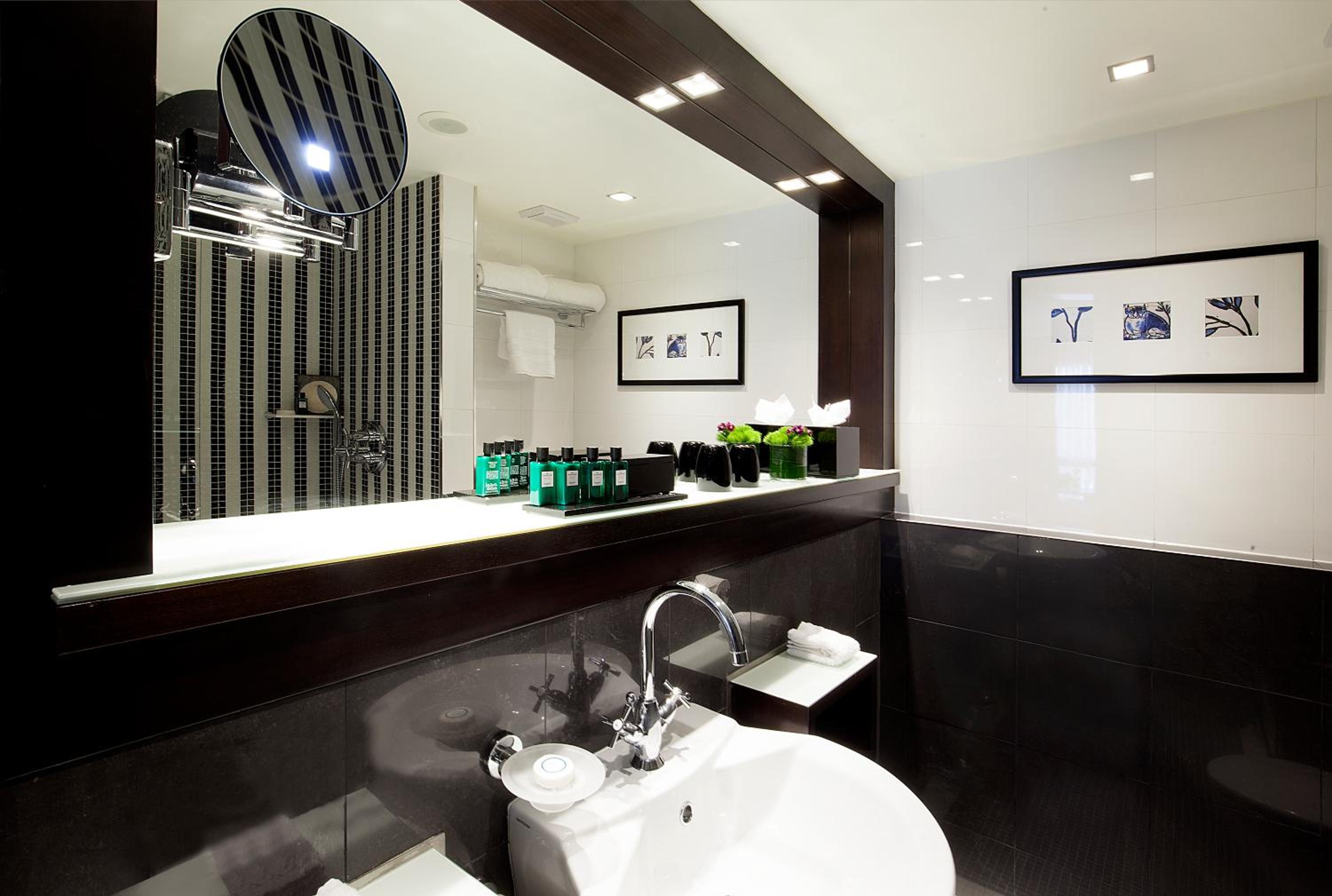 Luxury King Room - Photo 6