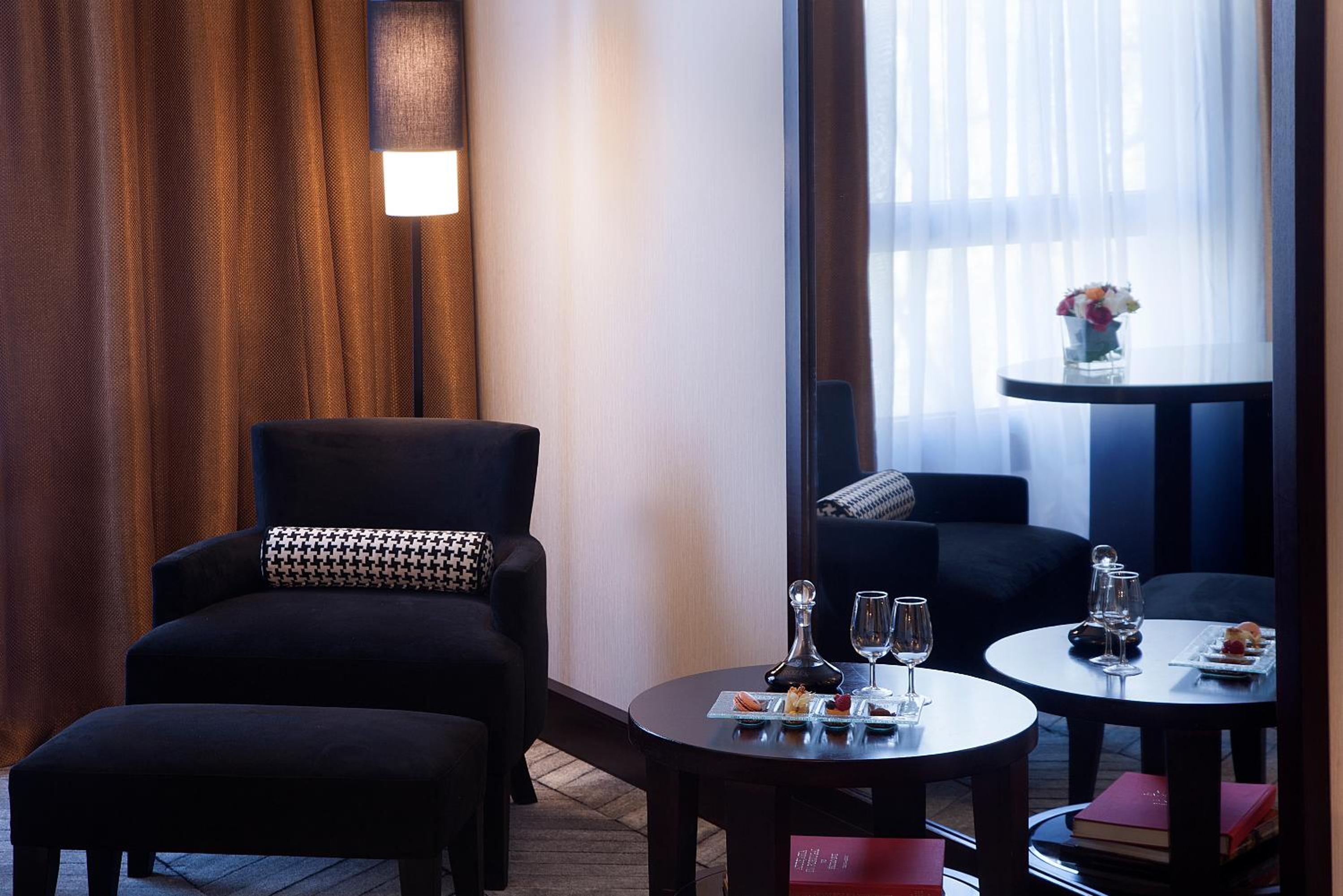 Luxury King Room - Photo 7