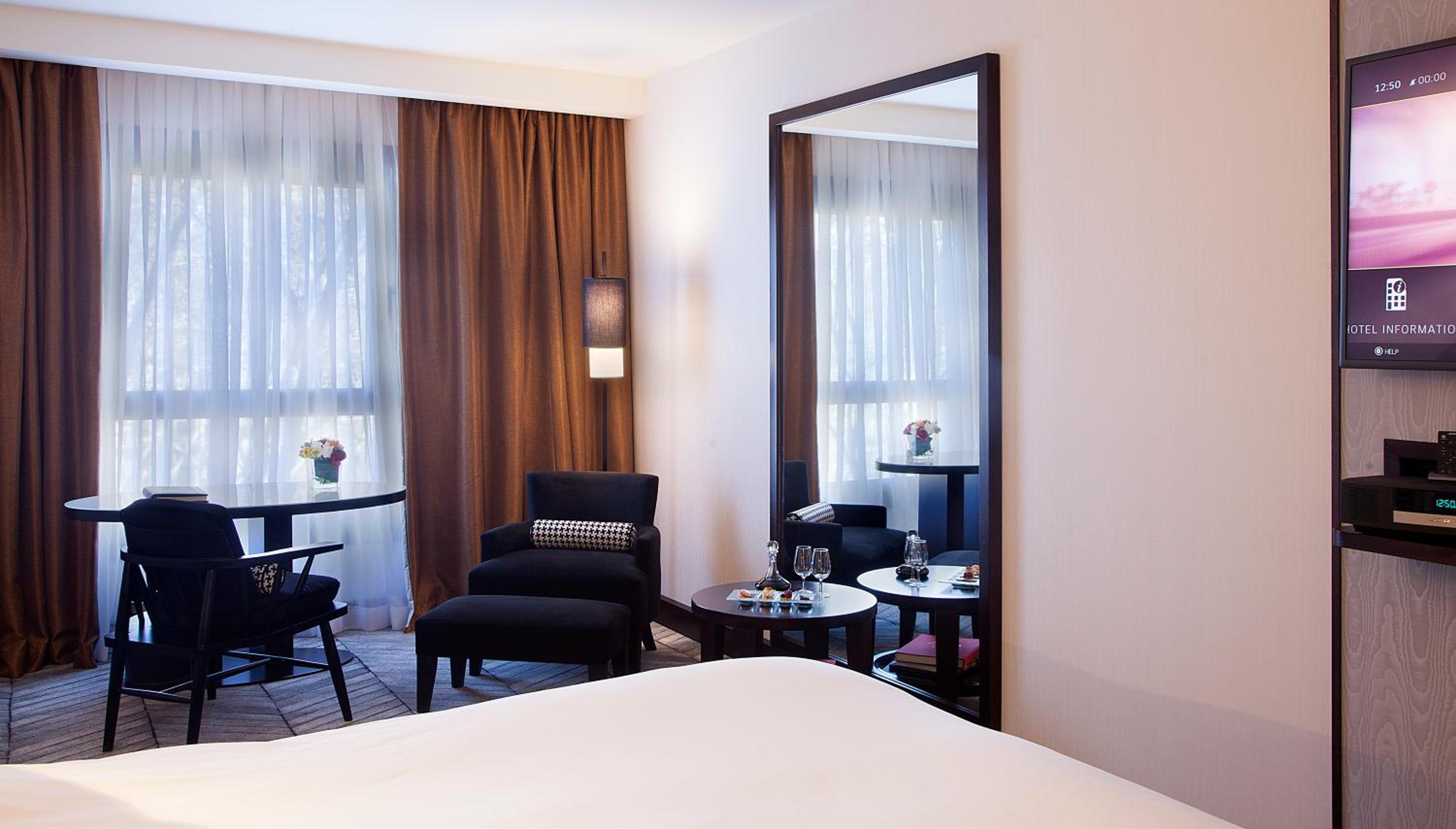 Luxury King Room - Photo 5