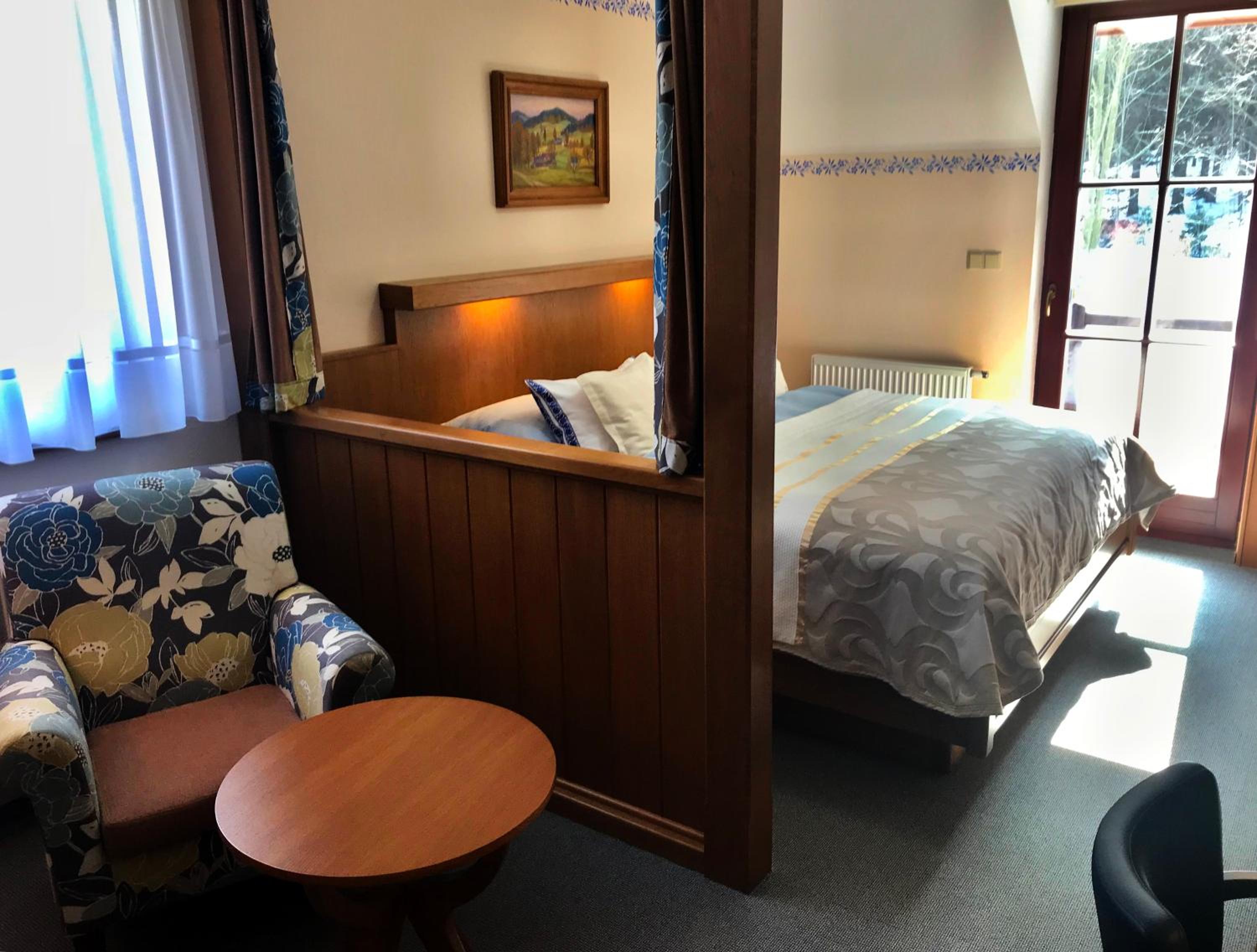 Double Room with Hot Tub - Photo 8