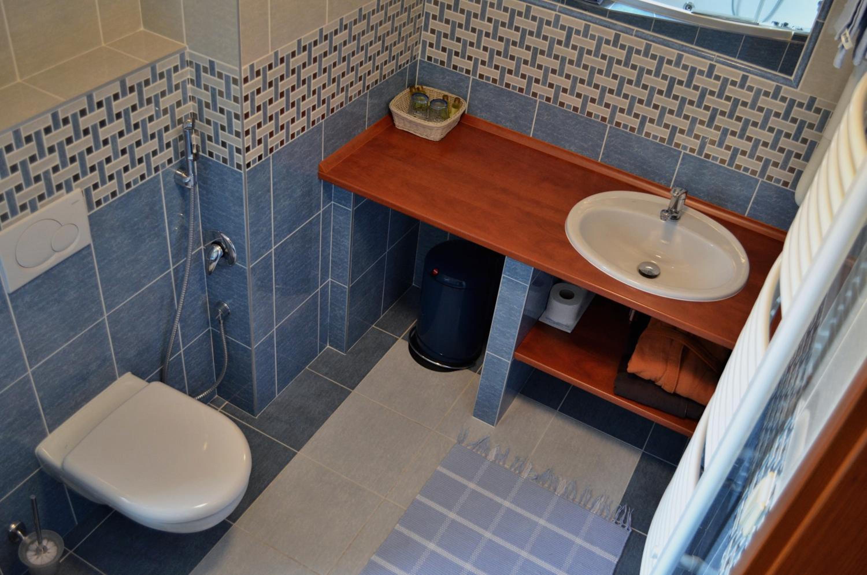 Double Room with Hot Tub - Photo 7