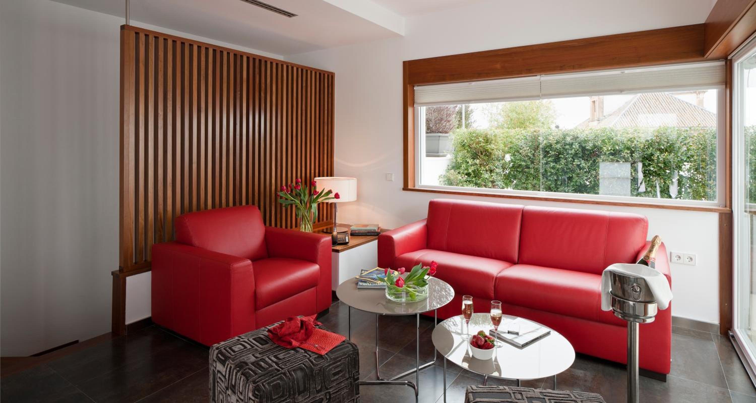 Ático dúplex de dos habitaciones con terraza privada.