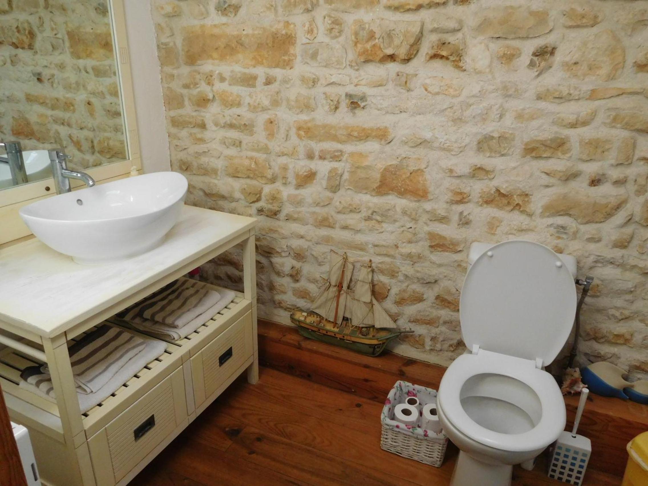 Double Room - Photo 6
