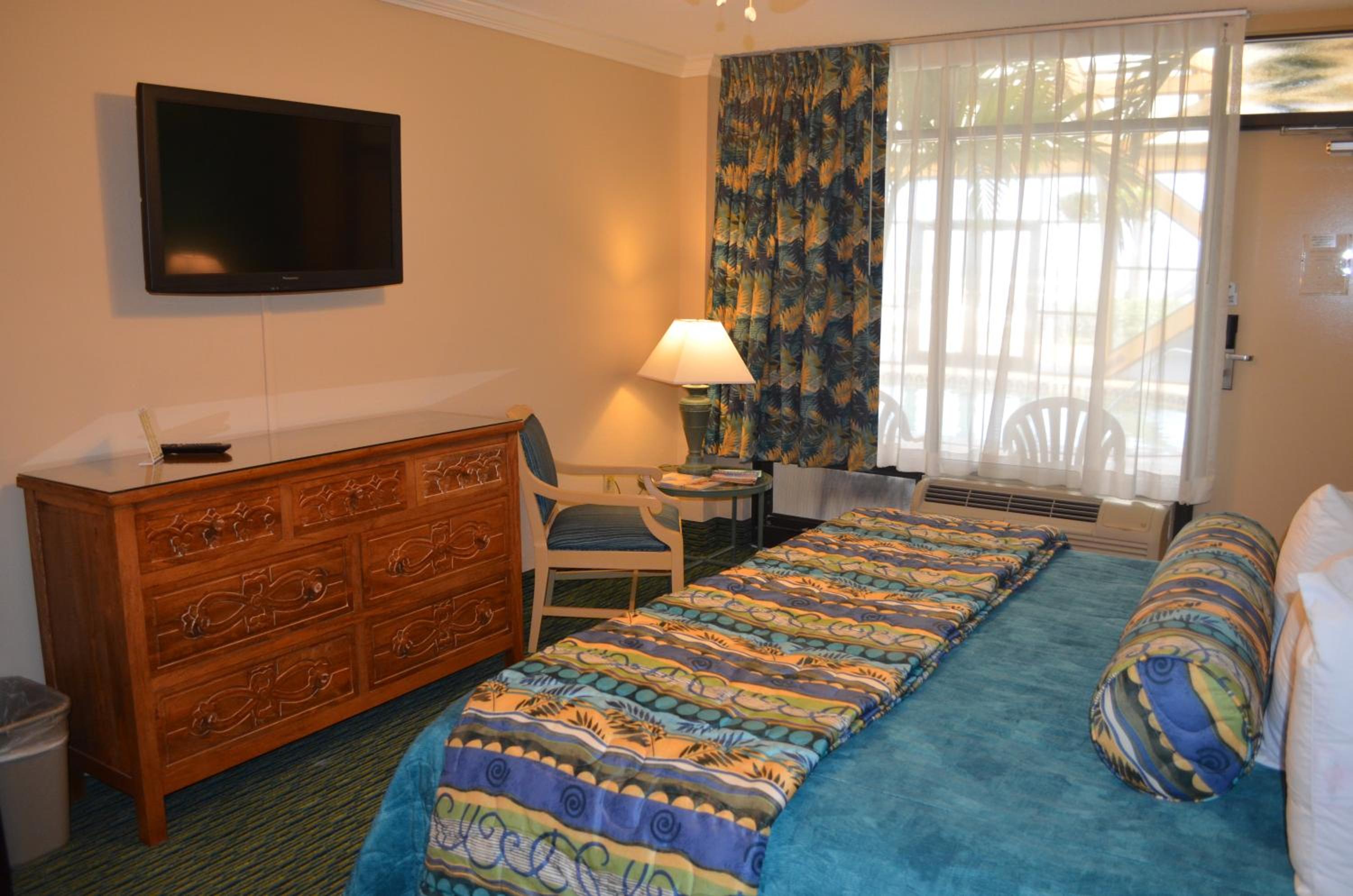 Executive King Room with Pool View  - Non-Smoking - Photo 3