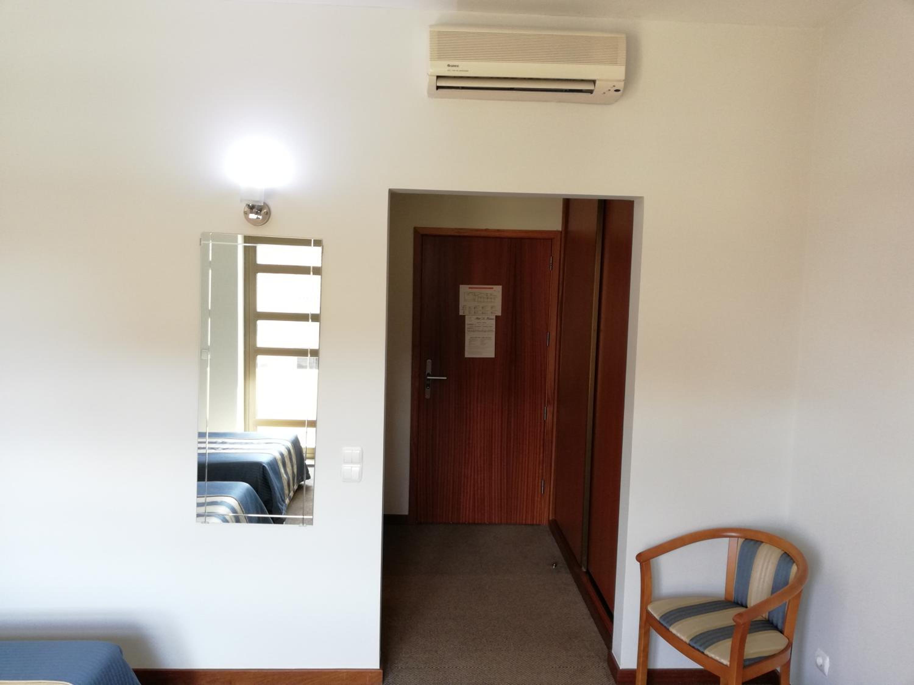 Twin Room - Photo 3