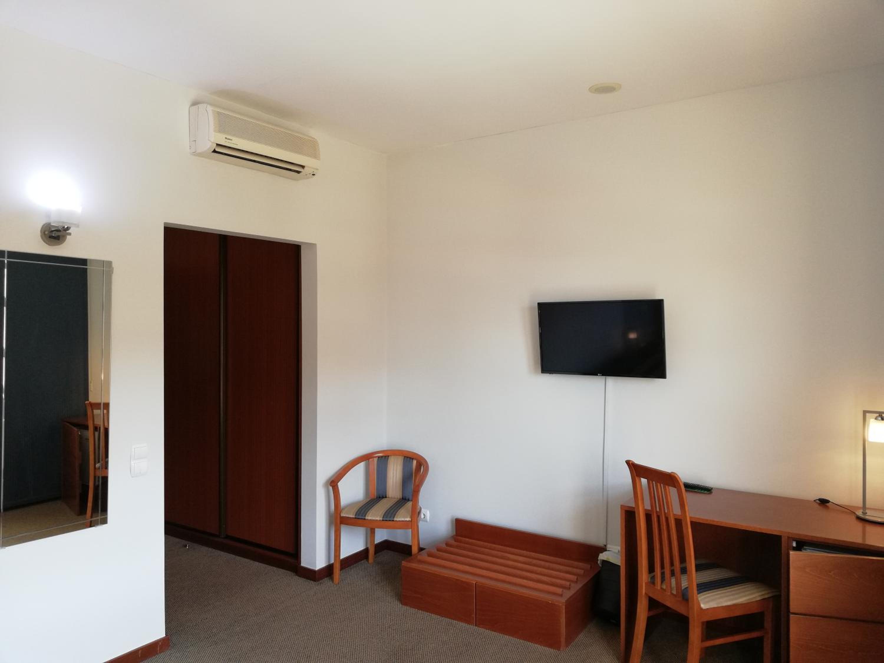 Twin Room - Photo 4