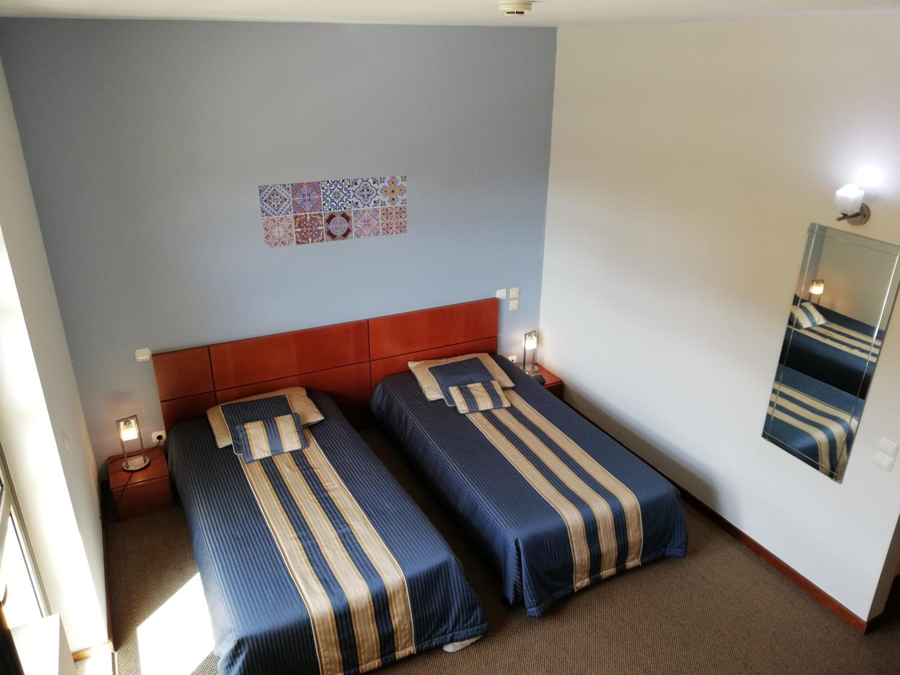 Twin Room - Photo 11