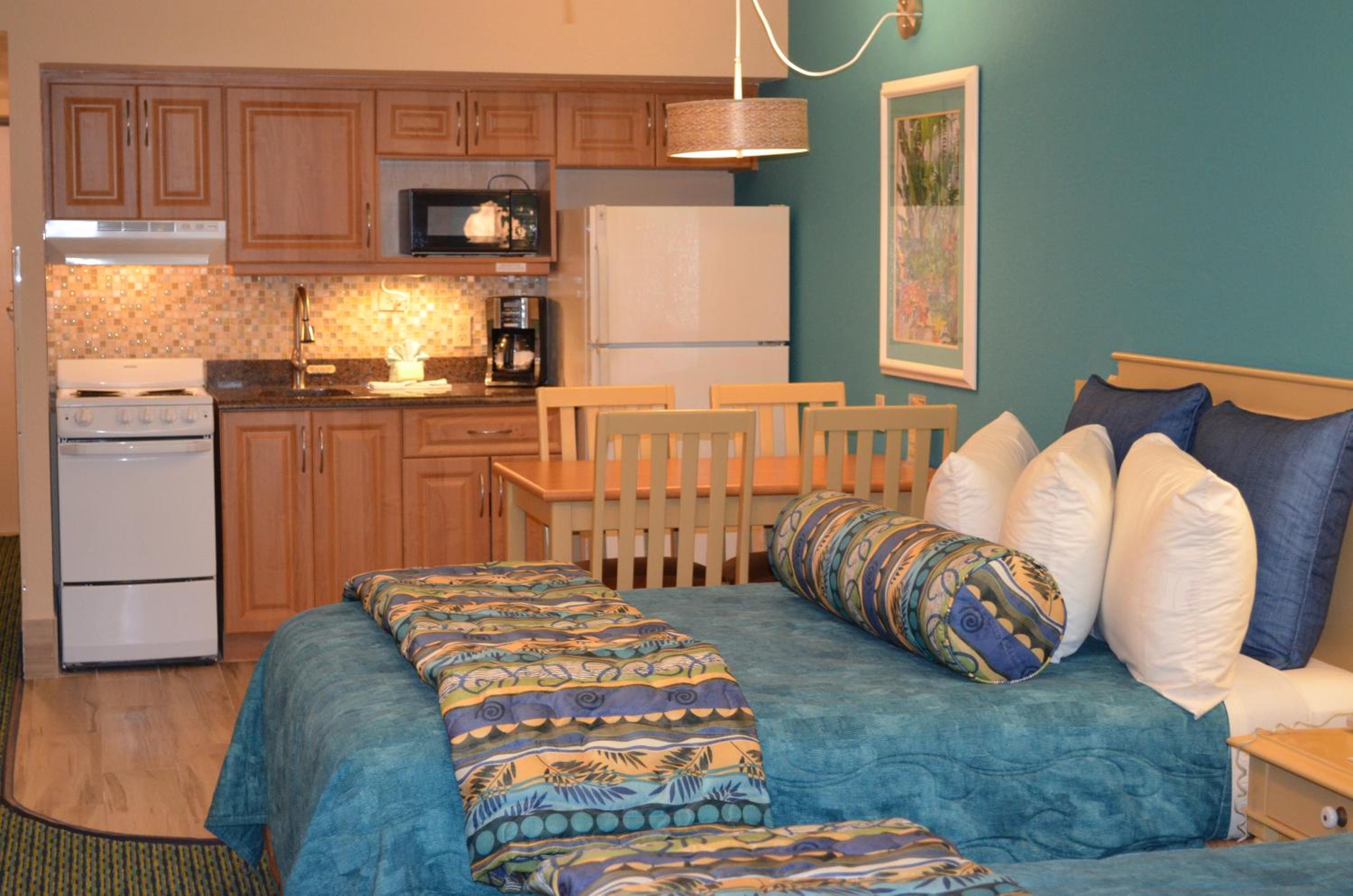 Oceanfront Room with Two Queen Beds - Non Smoking - Photo 4