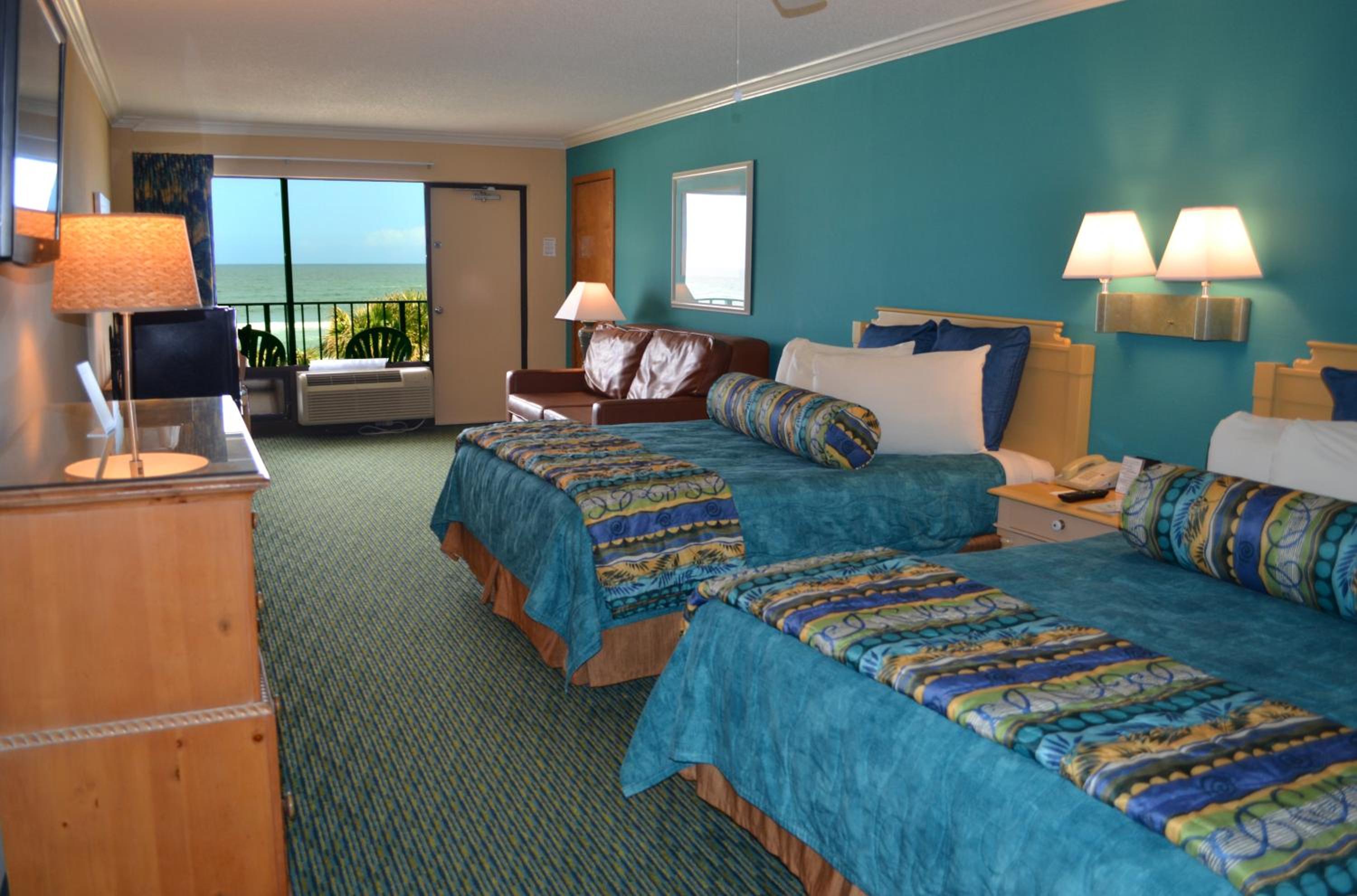 Deluxe Queen Room with Oceanfront View - Non-Smoking - Photo 6
