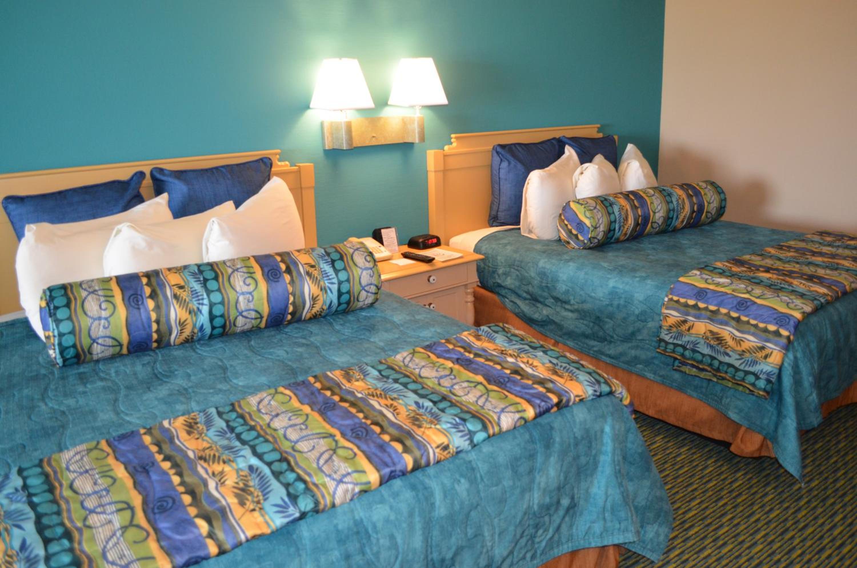 Deluxe Queen Room with Oceanfront View - Non-Smoking - Photo 4