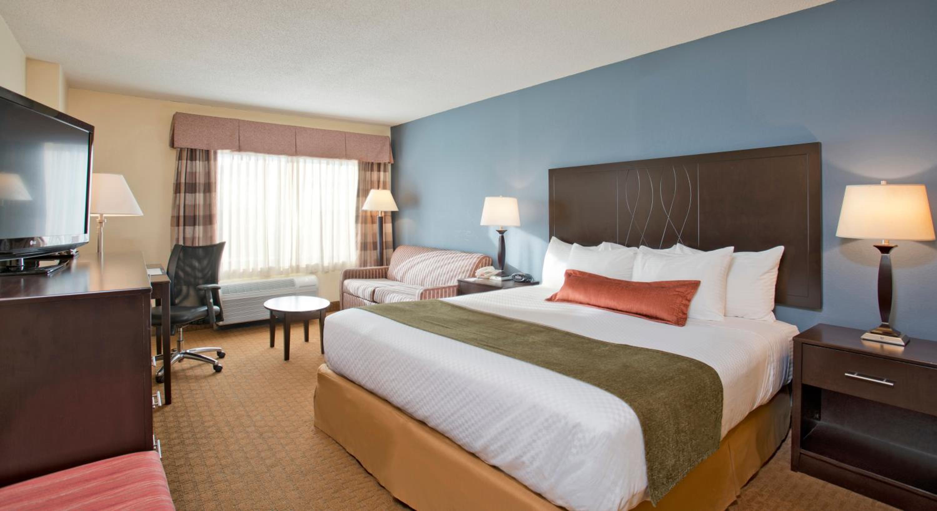 King Room - Non-Smoking - Photo 3