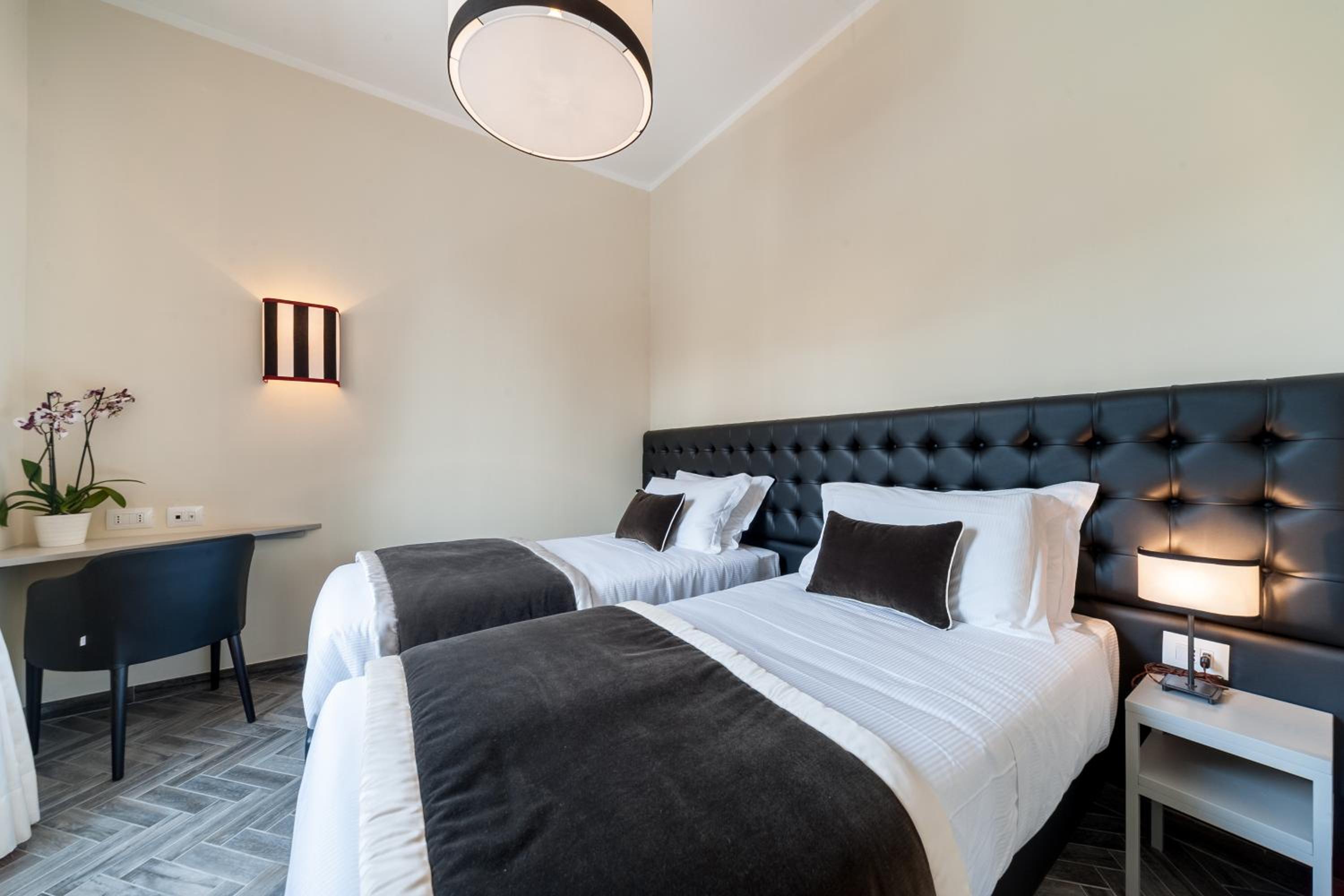 Deluxe Double or Twin Room with City View photo 2