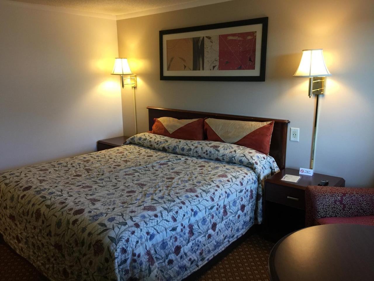 King Room - Non-Smoking photo 2