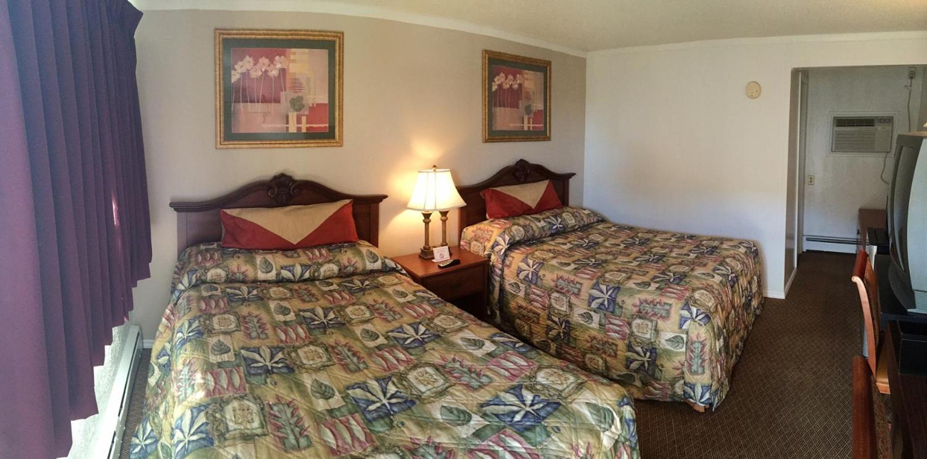 Double Room With Two Double Beds - Non-Smoking photo 2