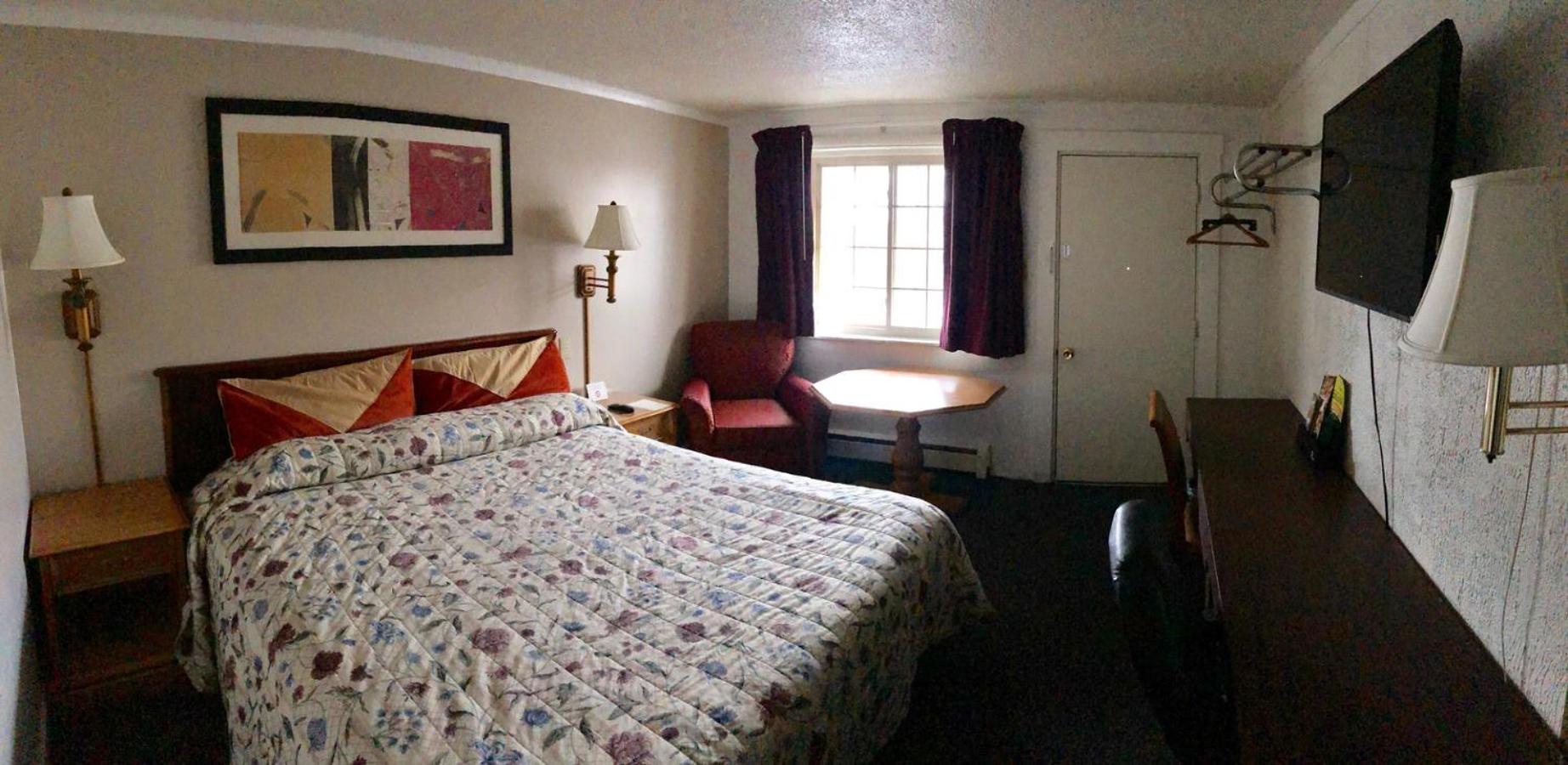 King Room - Non-Smoking photo 1