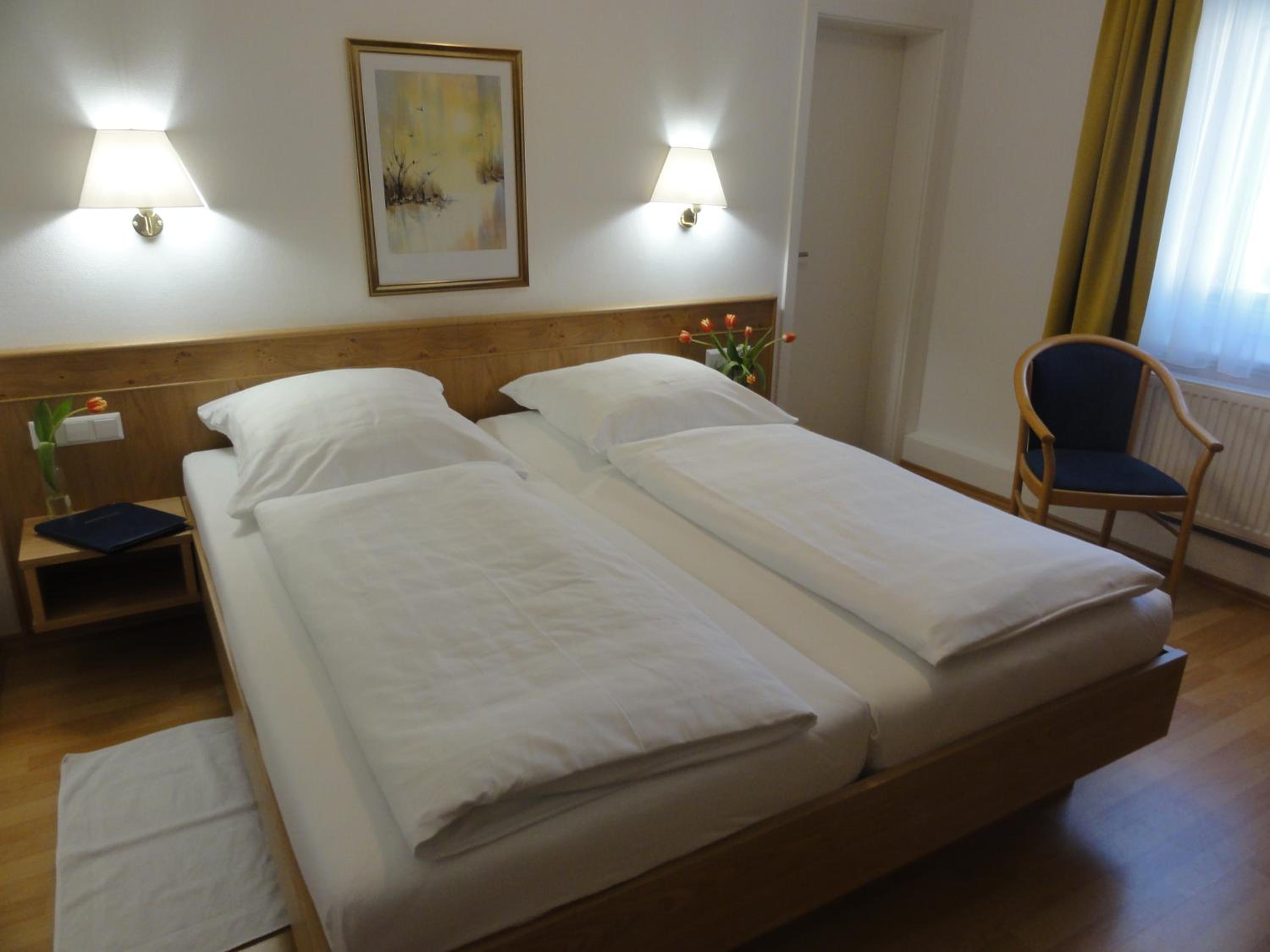 Standard Double or Twin Room - Photo 11