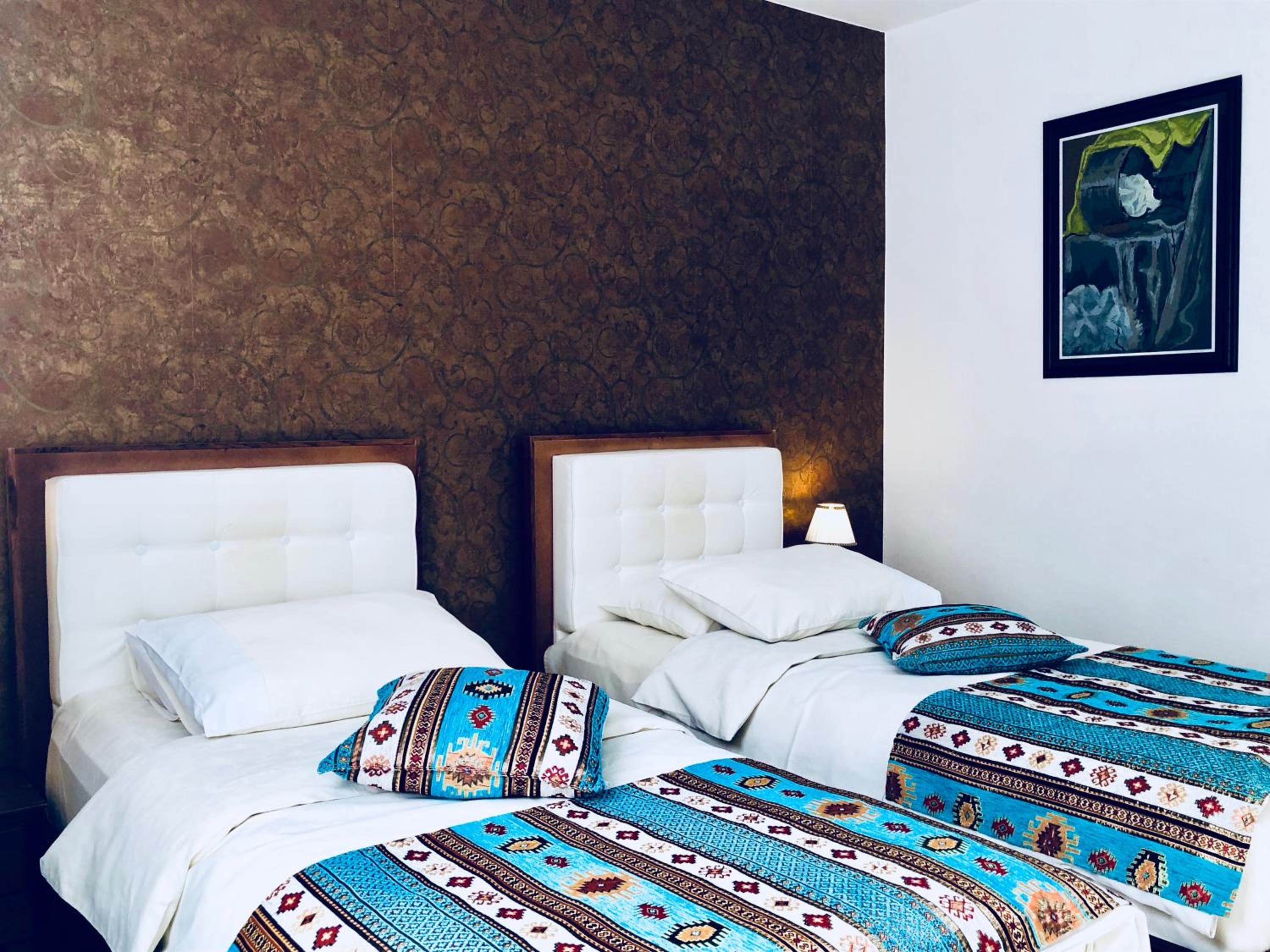Standard Twin Room with Street View - Photo 7