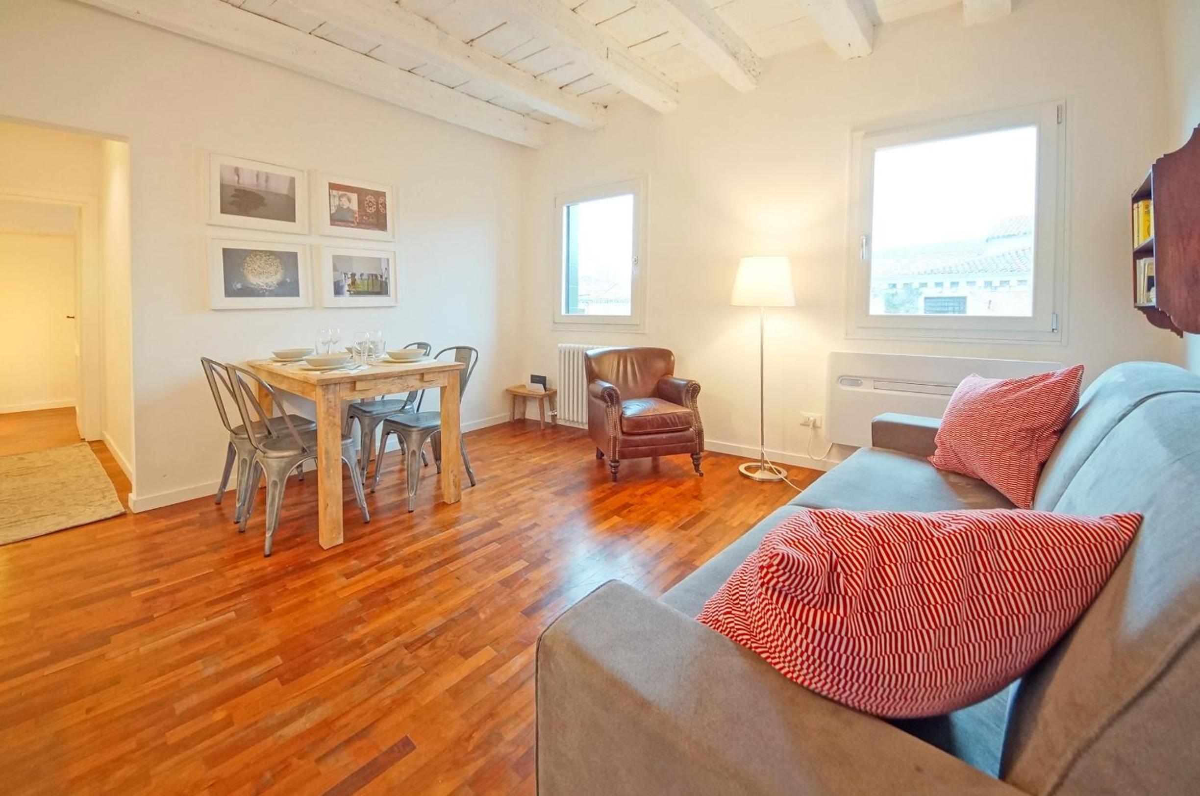 Apartment photo 2