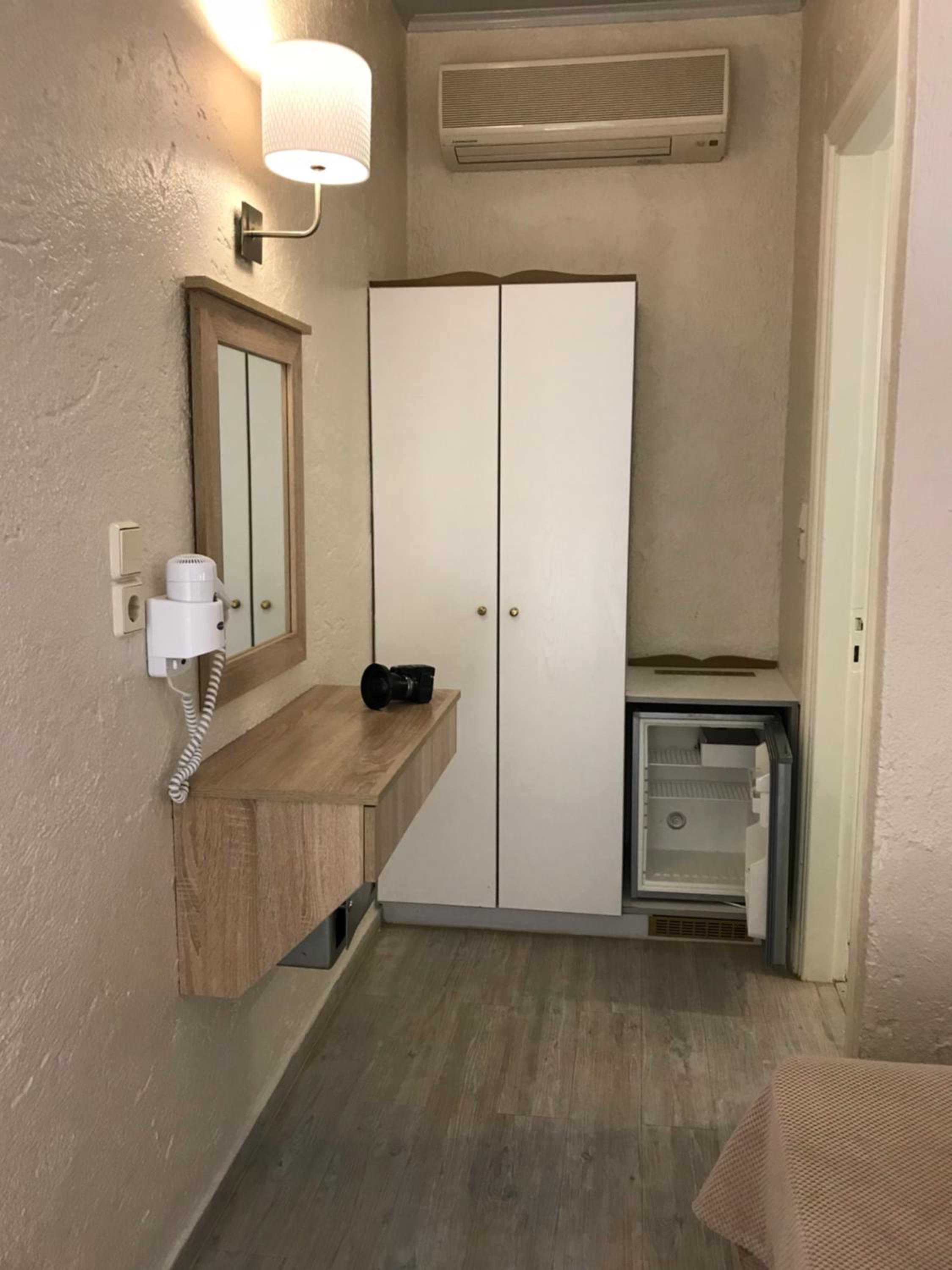 Economy Double Room - Photo 8