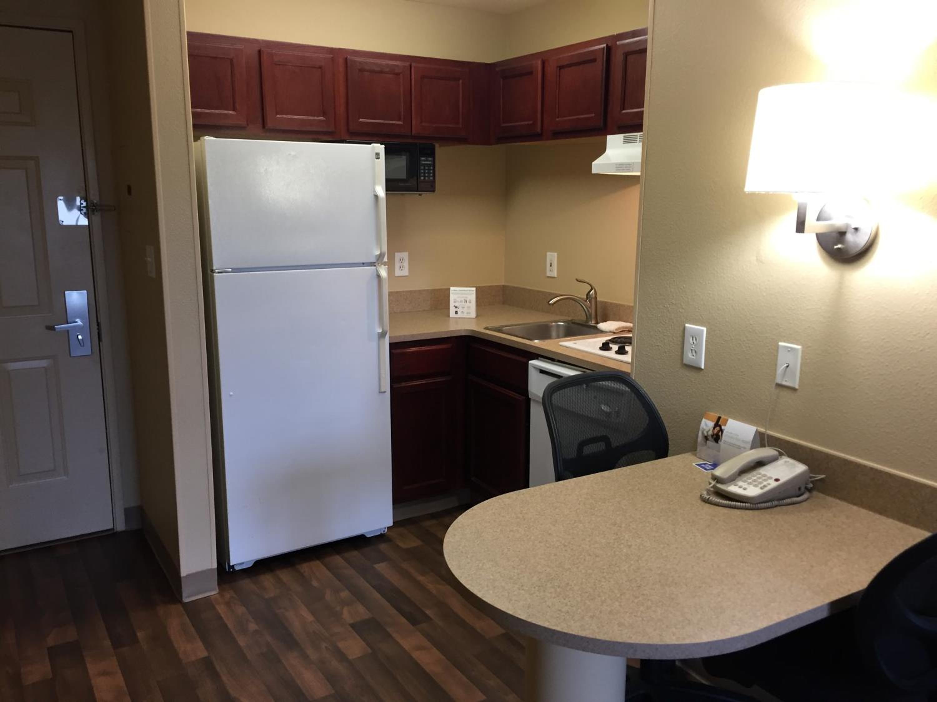 One Bedroom Suite with 2 Queen Beds - Non-Smoking - Photo 2