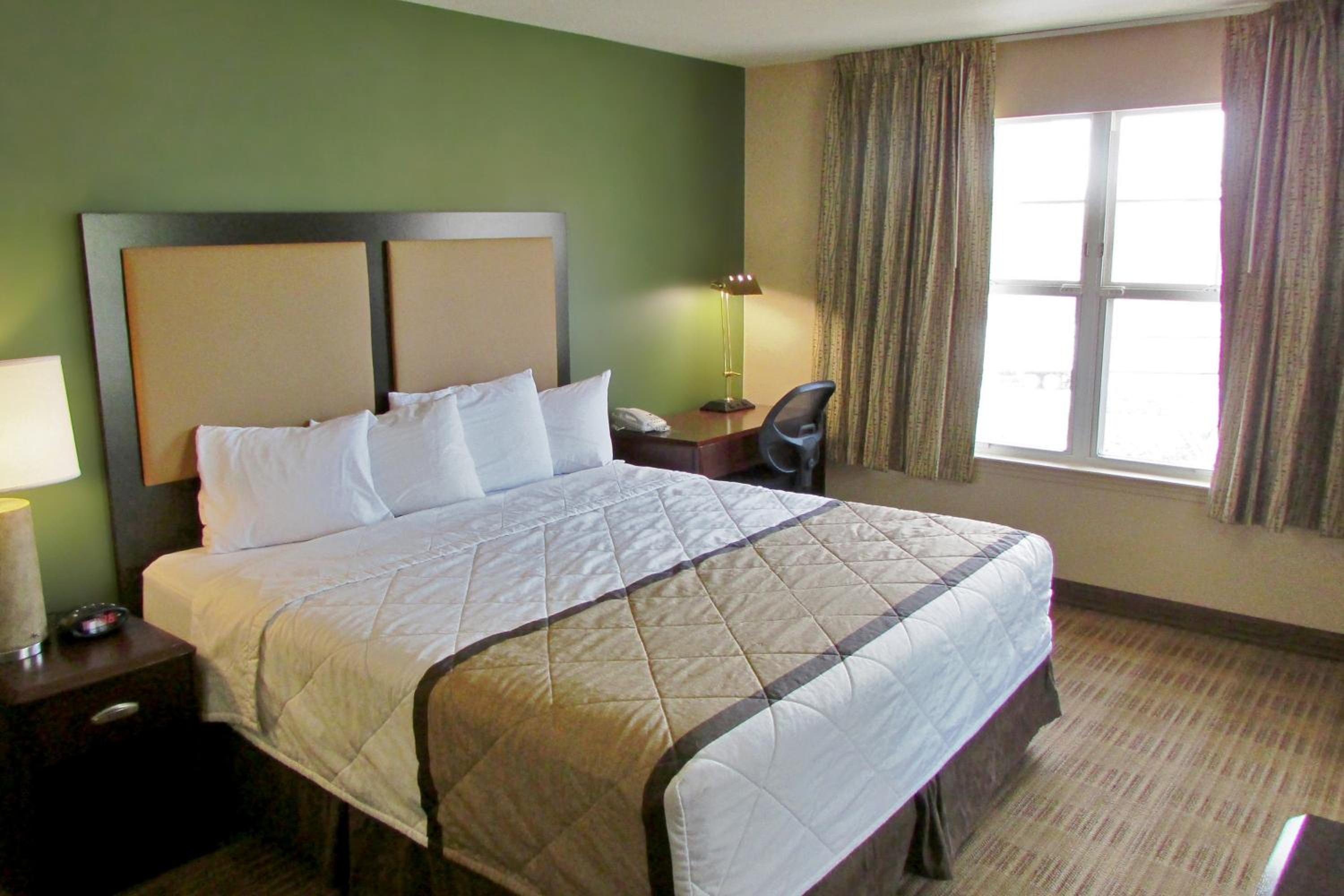 One Bedroom Suite - Non-Smoking - Photo 8