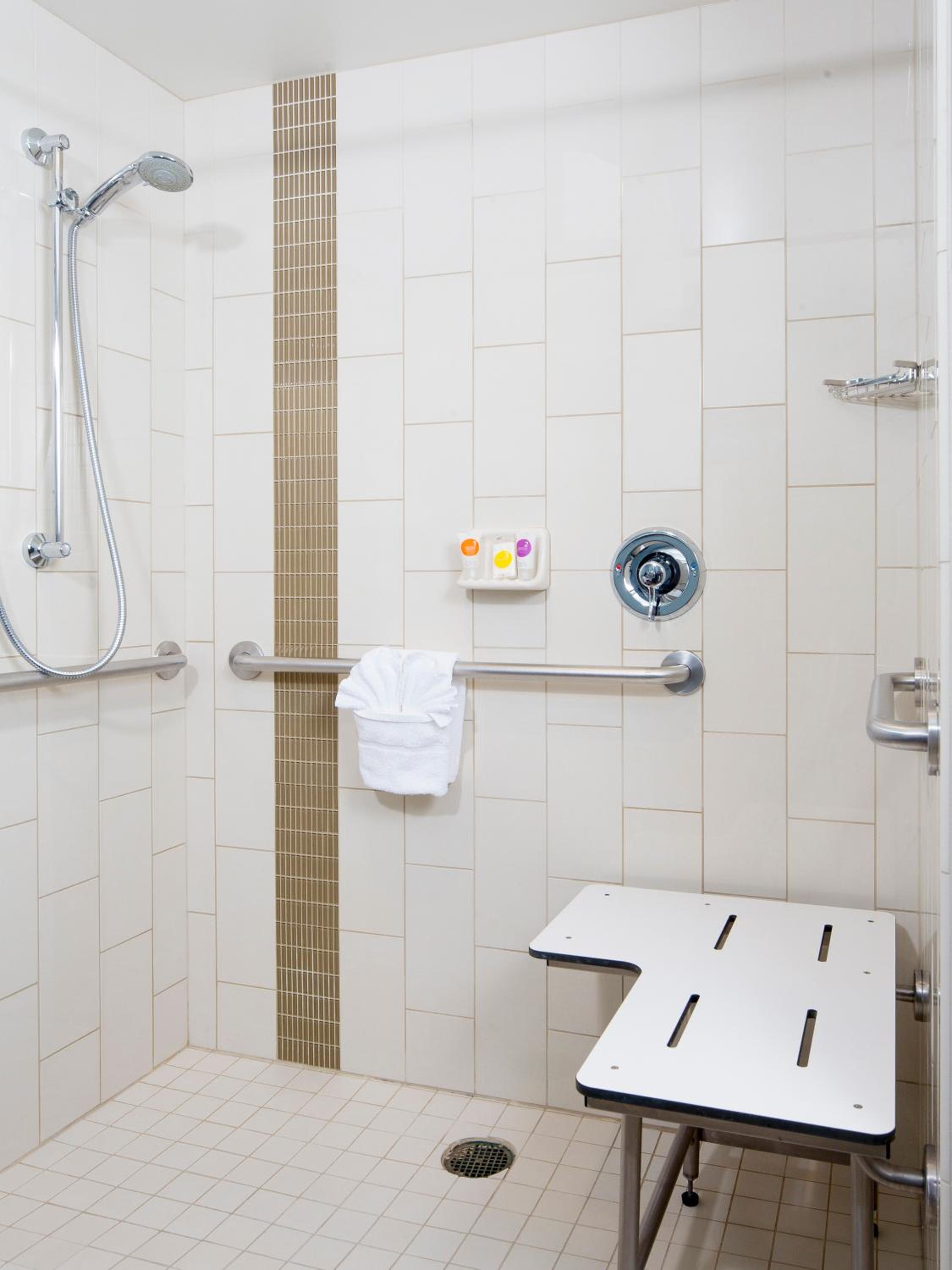 King Room with Sofa Bed and Accessible Tub - Disability Access - Photo 2
