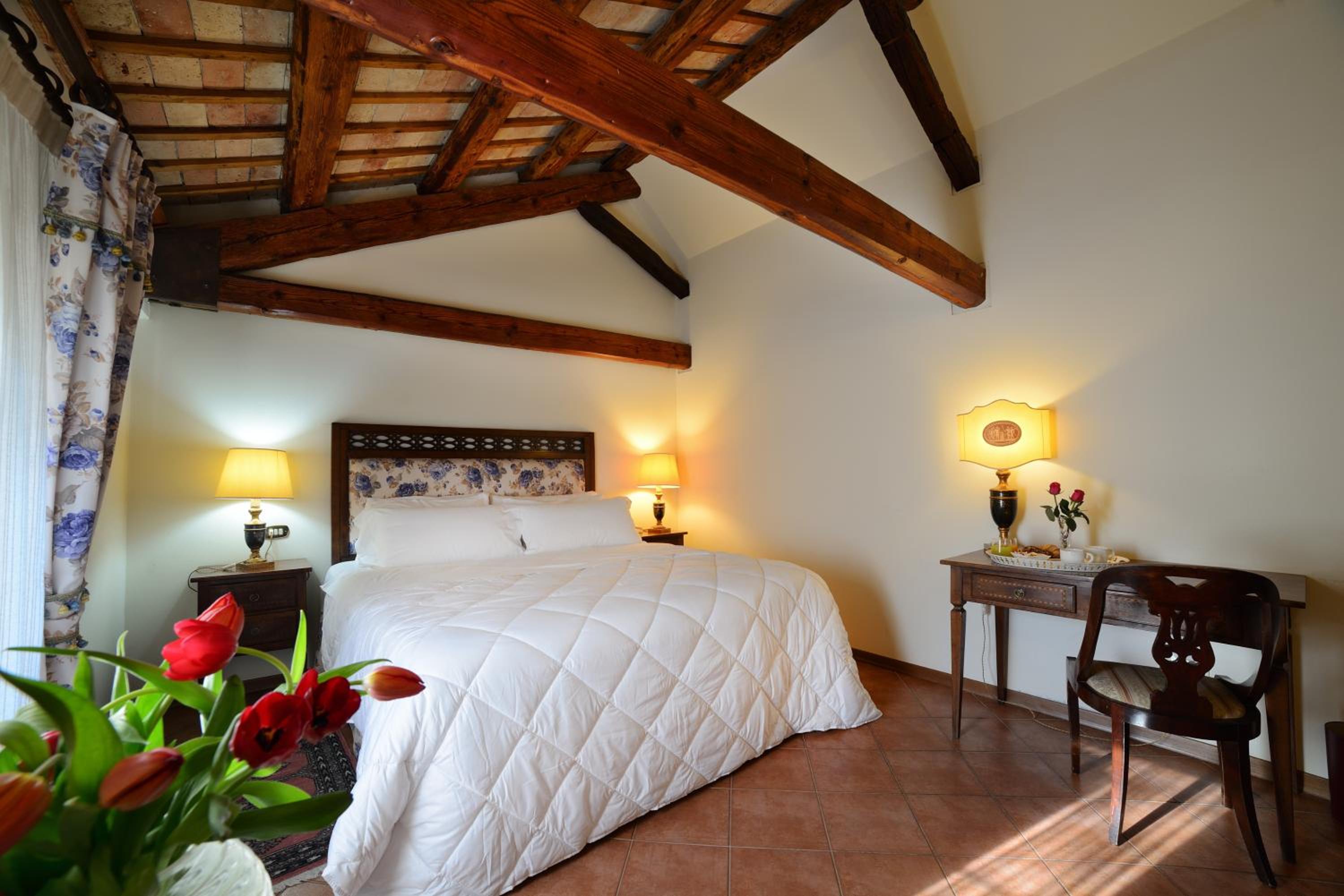 Executive Room - Photo 2