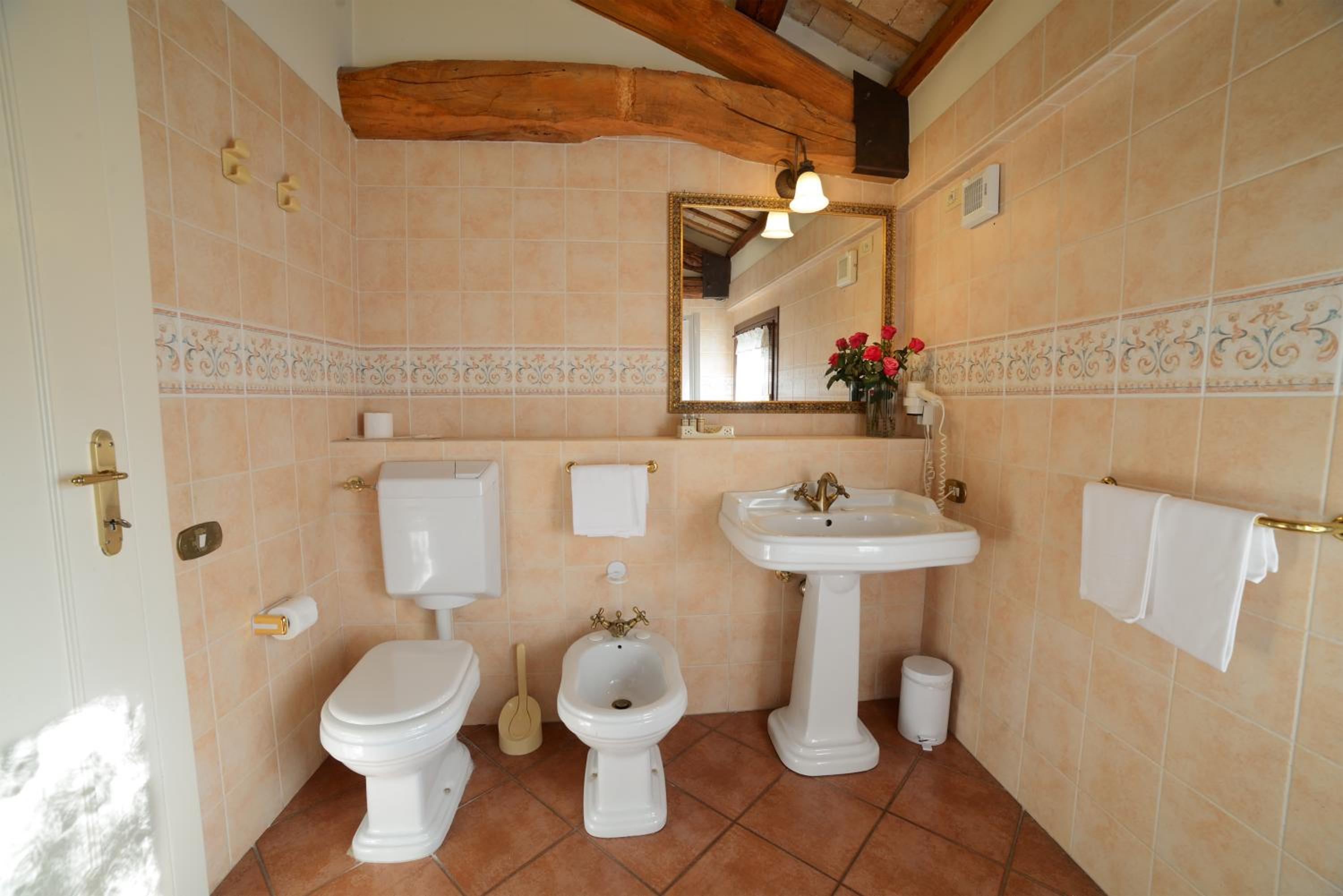 Executive Room - Photo 17