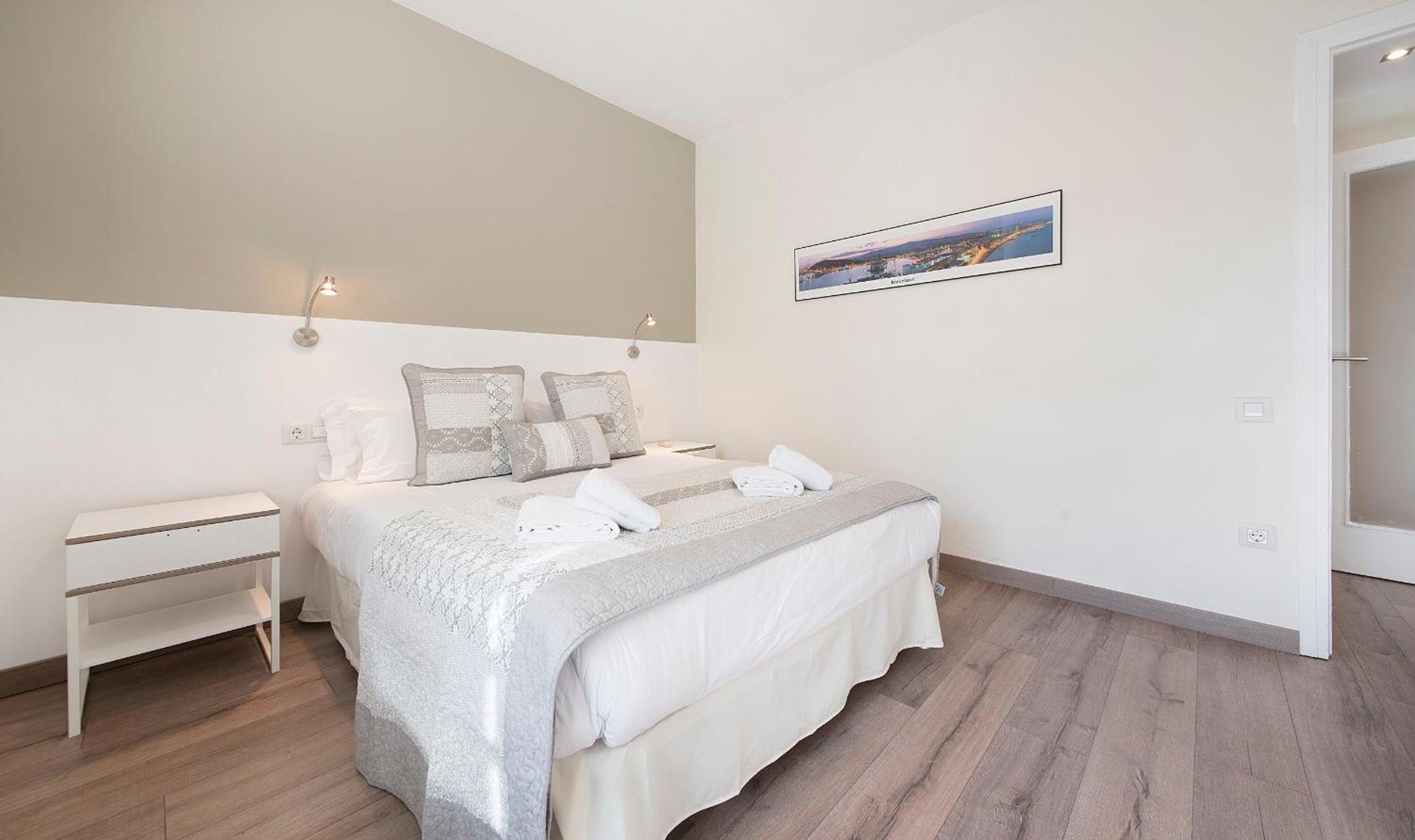 Apartamento de cuatro habitaciones con terraza - Carrer Consell de Cent