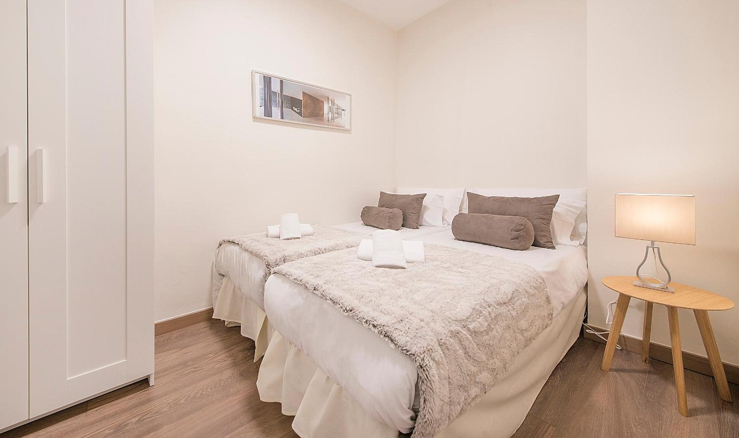 Four-Bedroom Apartment with Terrace- Carrer Consell de Cent photo 2