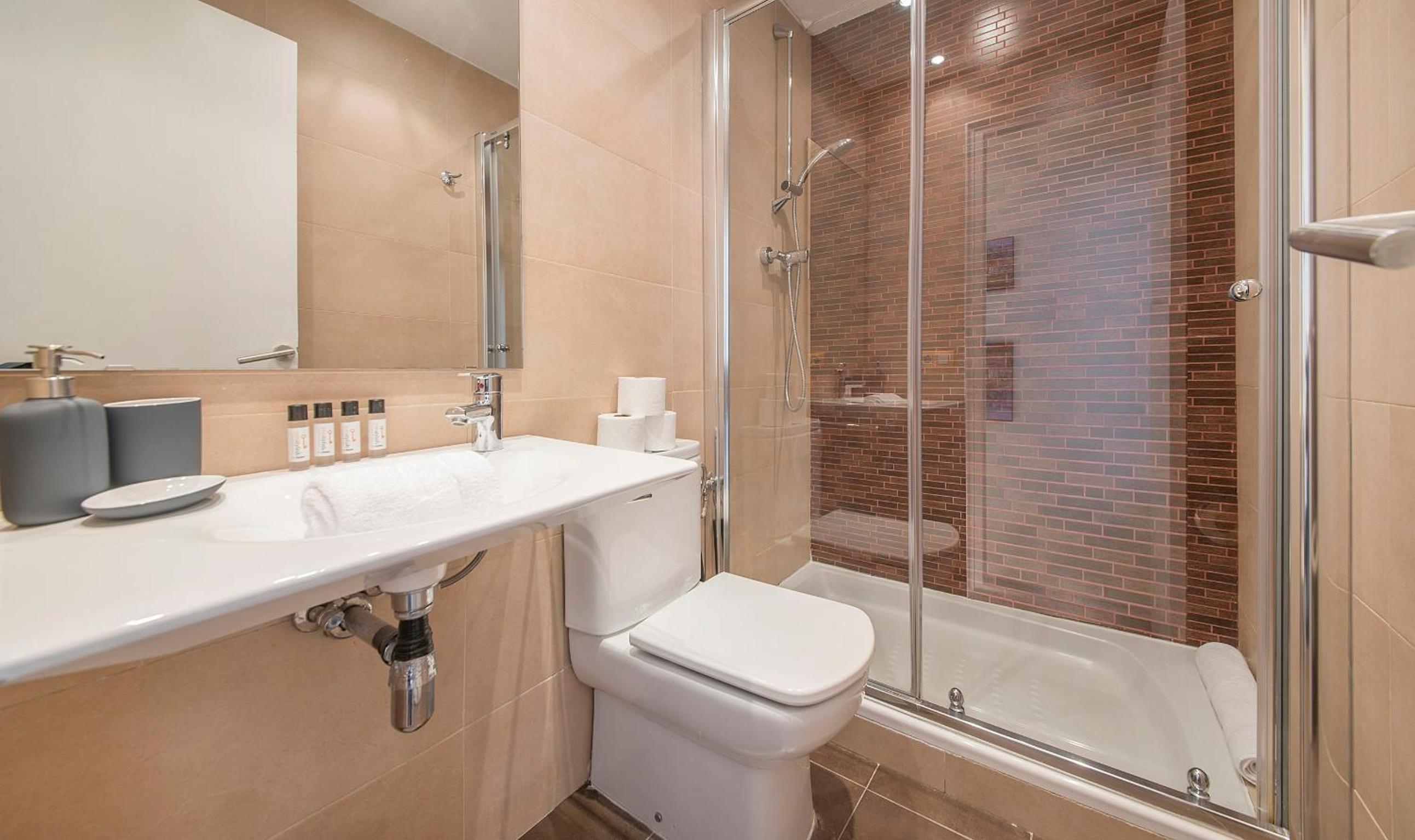 Four-Bedroom Apartment with Terrace- Carrer Consell de Cent photo 3